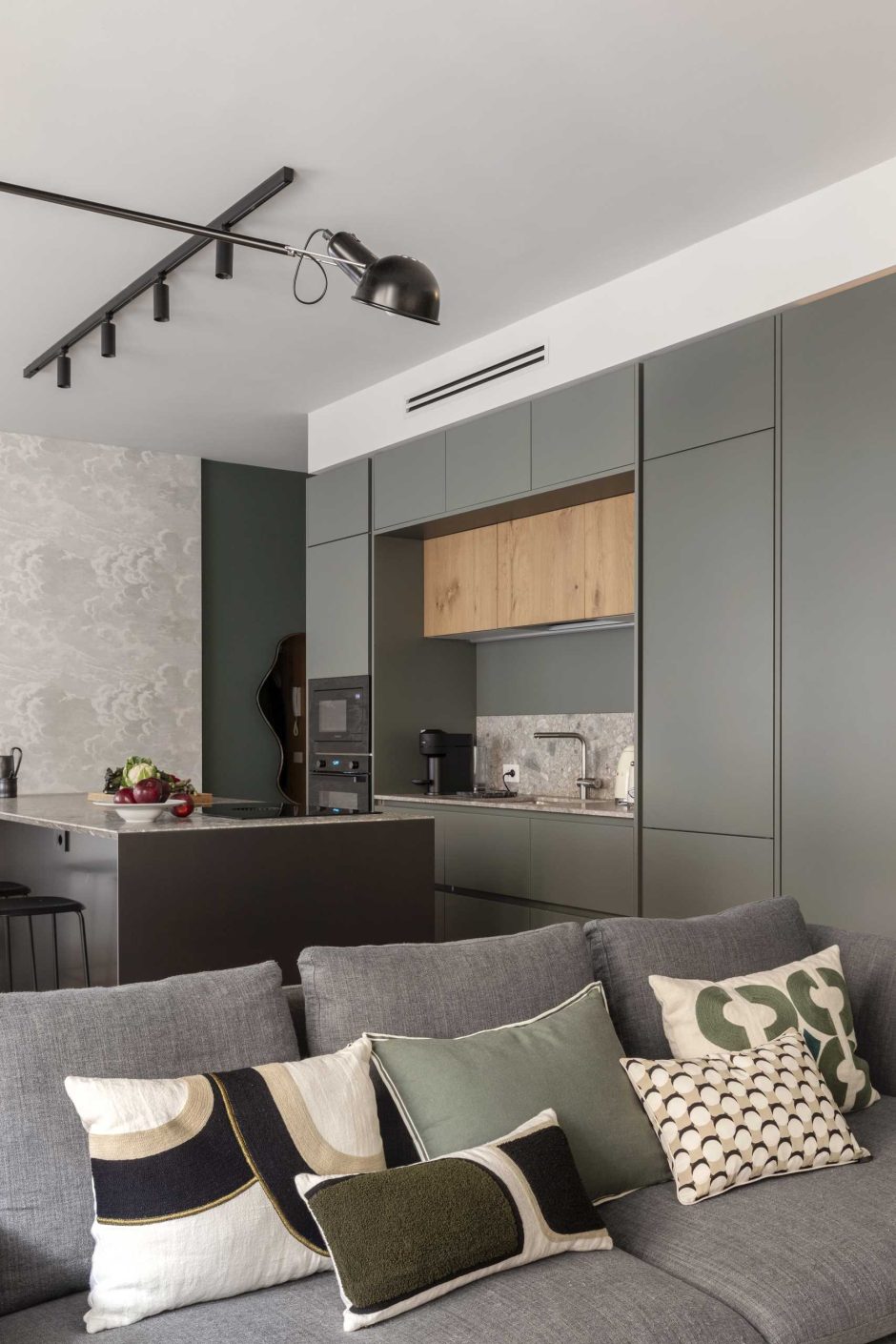 Photo inspiration: Visual Reference: Before After An Apartment Remodel In Milan