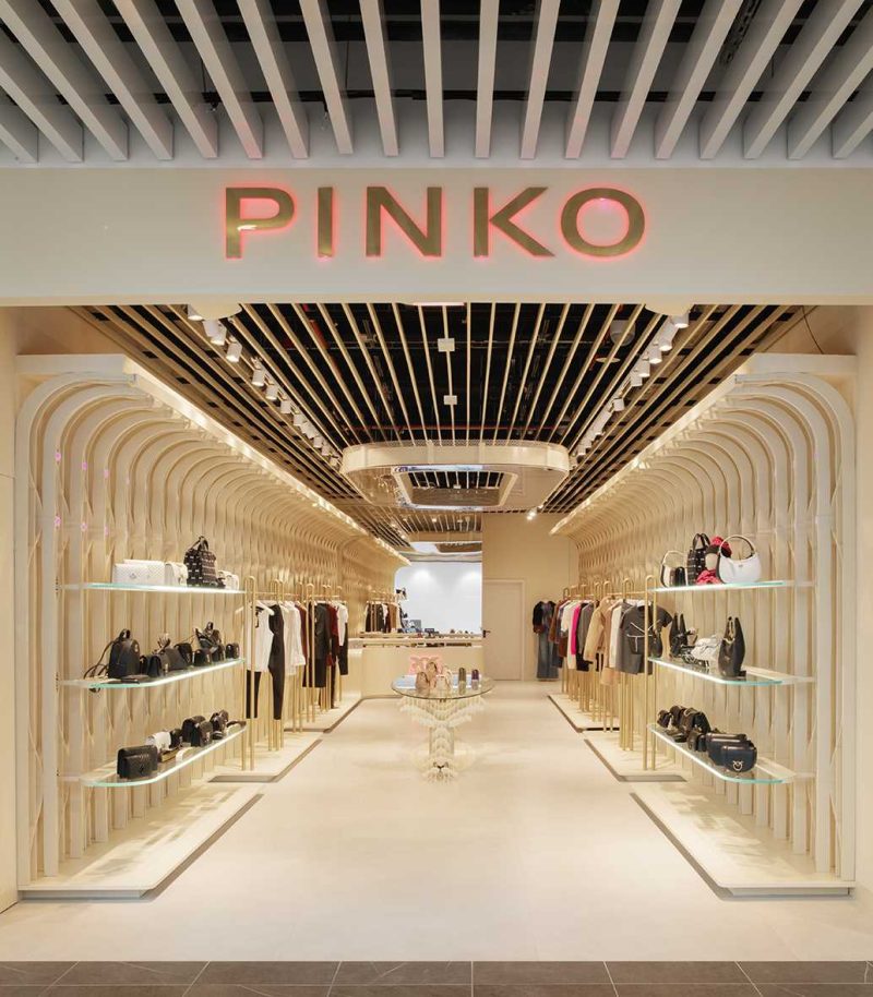 3D Printed Sculptural Walls Surround The Interior Of This New Retail Store