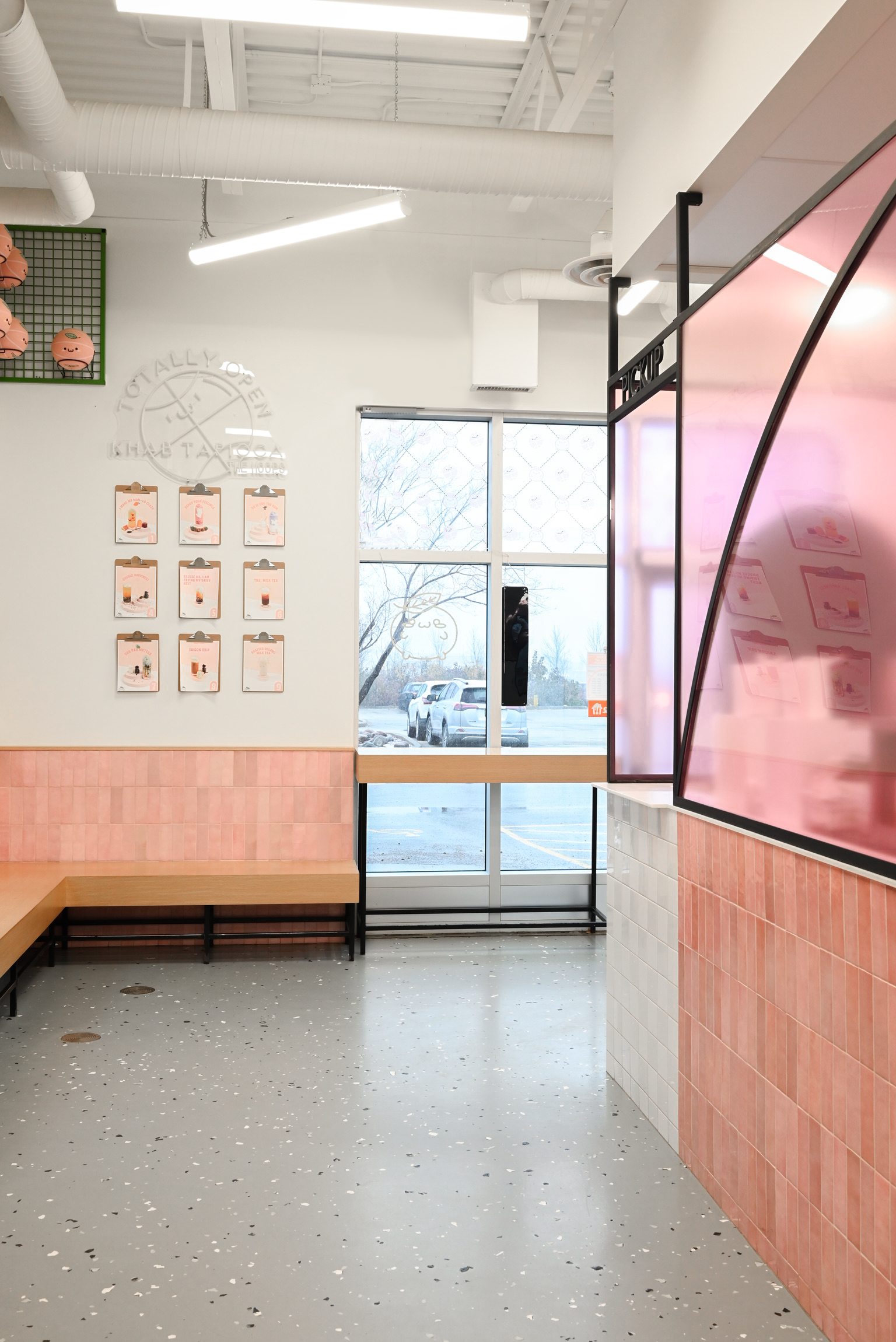 This bubble tea shop blends playful charm with sporty flair. Pink tiles, cute basketballs, and pastel graphics create a fresh, inviting vibe perfect for a fun boba break.