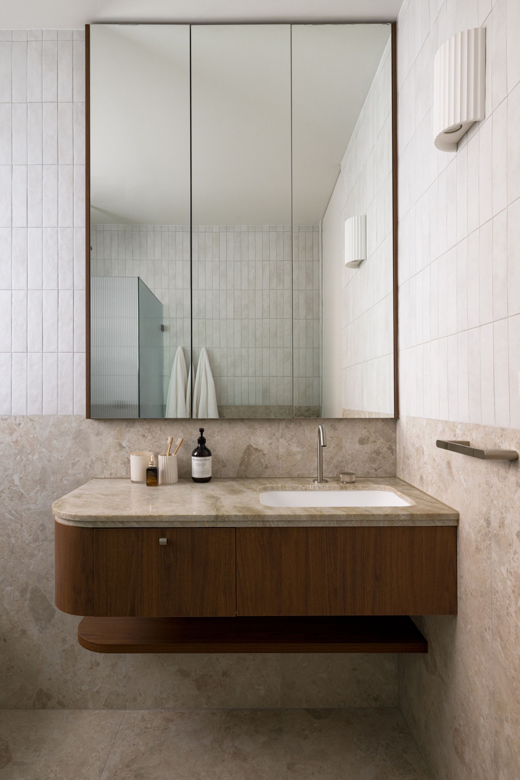 Modern bathroom with earth tones.