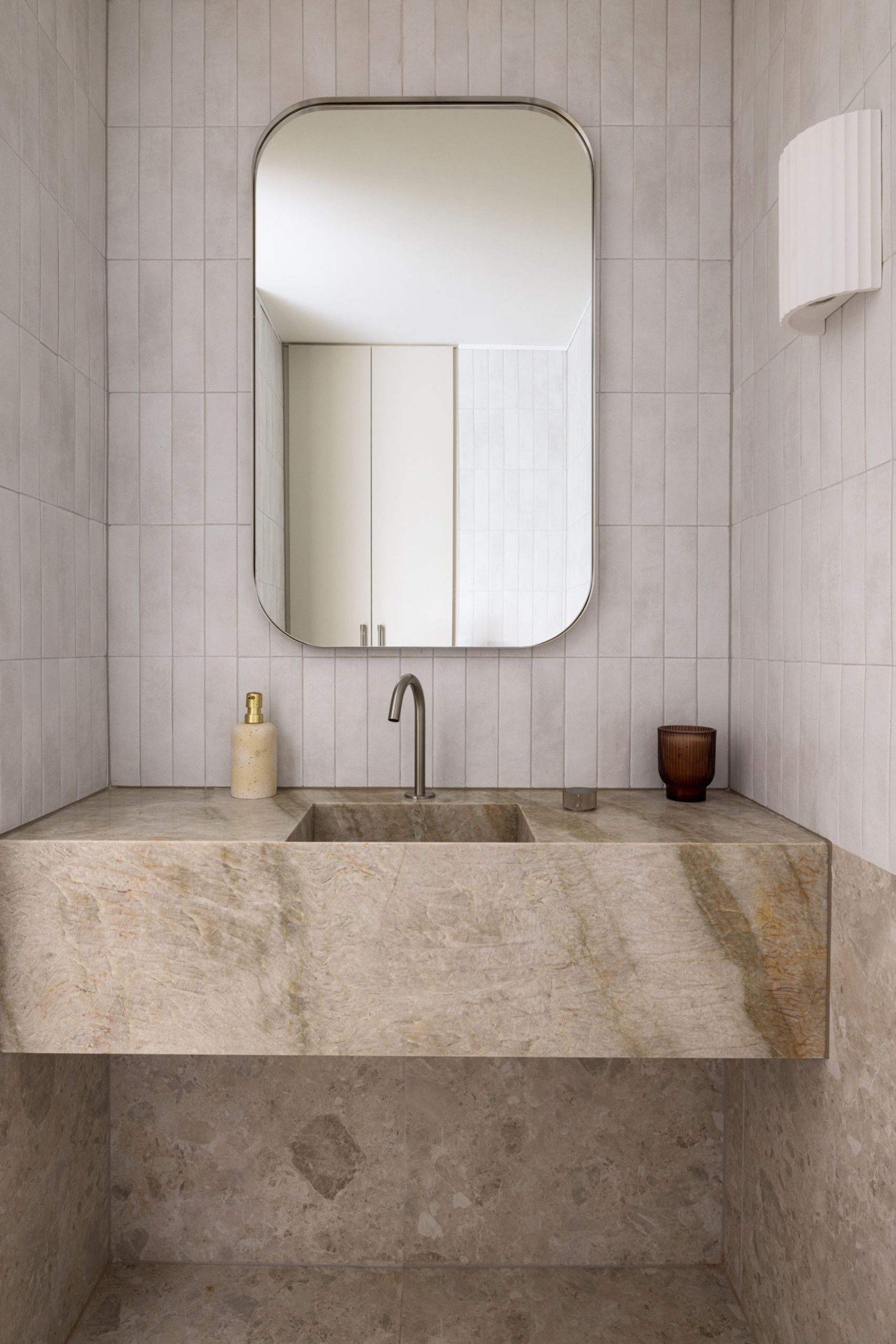Modern bathroom with earth tones.