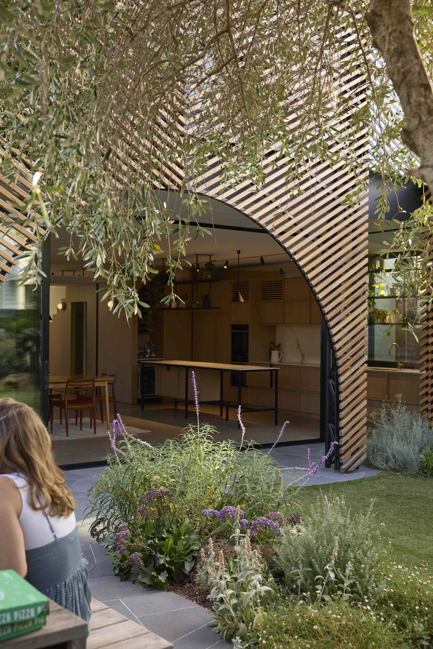 A batten screen was used to unify the rear extension with the original home, bringing together the addition in a simple meeting of forms, while providing shade and protection, restricting overlooking, and creating a covered verandah.
