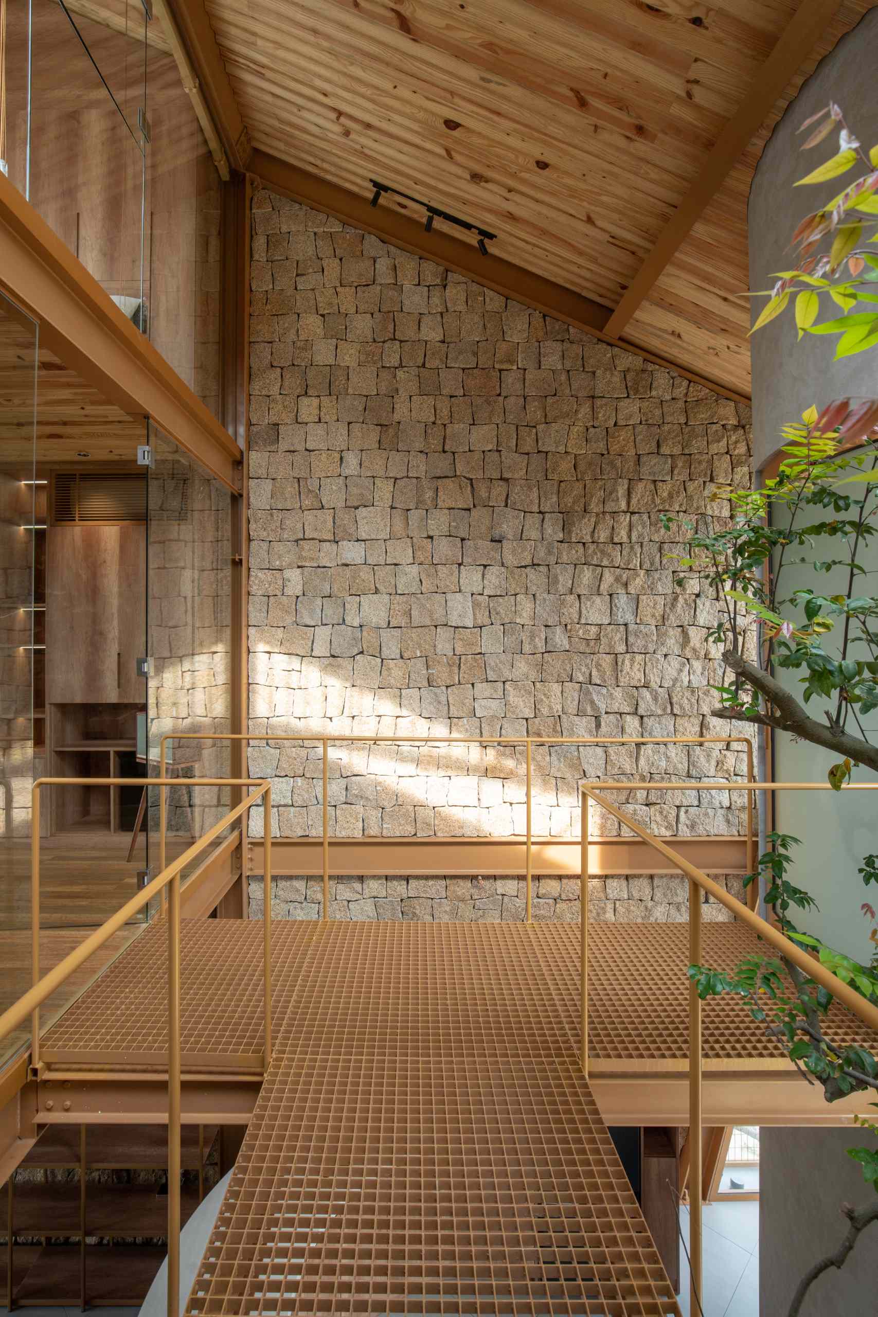 Suspended walkways framed in glass and steel weave through the home, connecting spaces while adding a sense of lightness and openness to the interior.