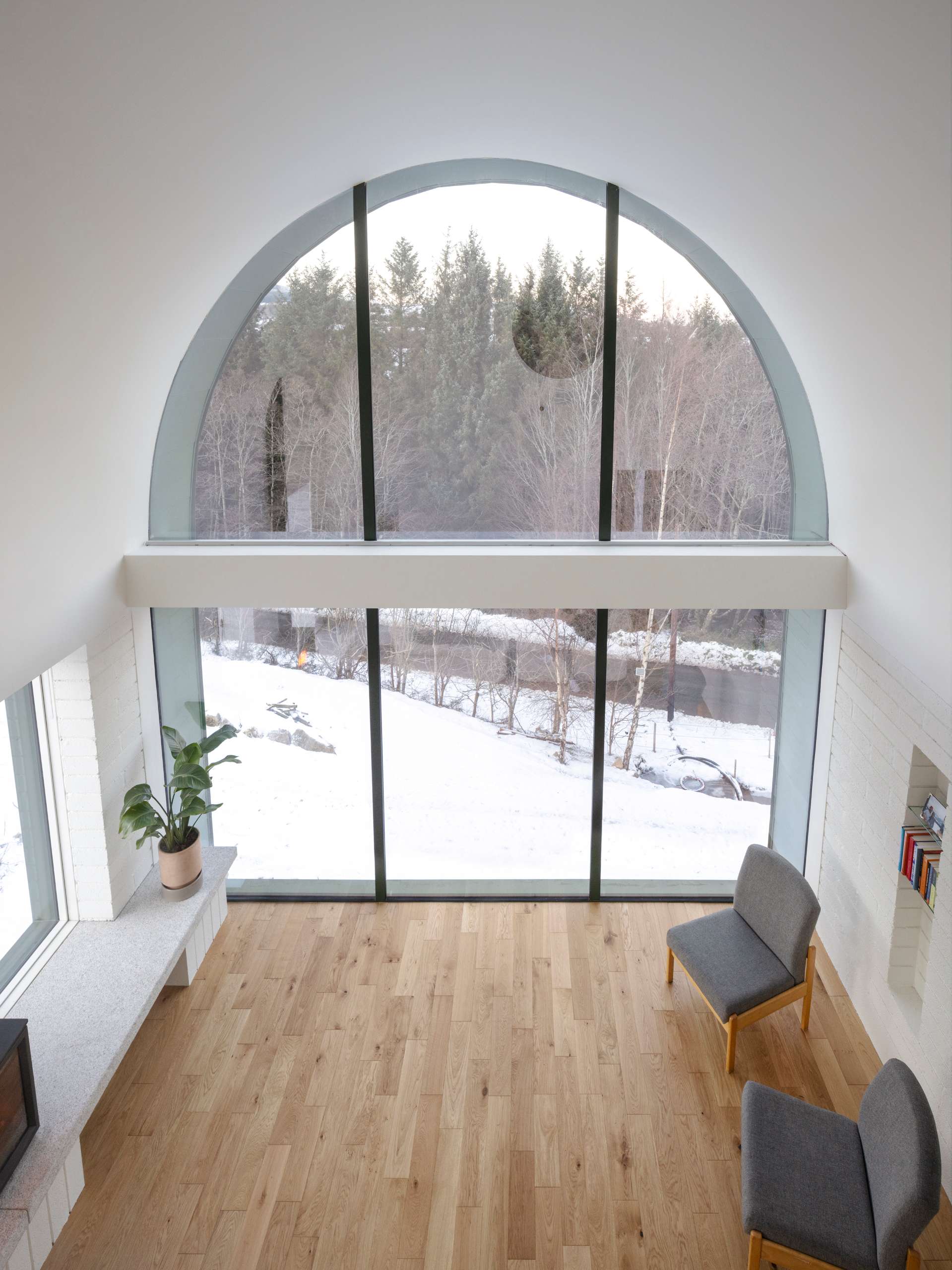Inside this modern home, the layout flips expectations. Living spaces sit on the upper level to take full advantage of the barrel-vaulted ceiling and sweeping views of the Glencullen Valley.