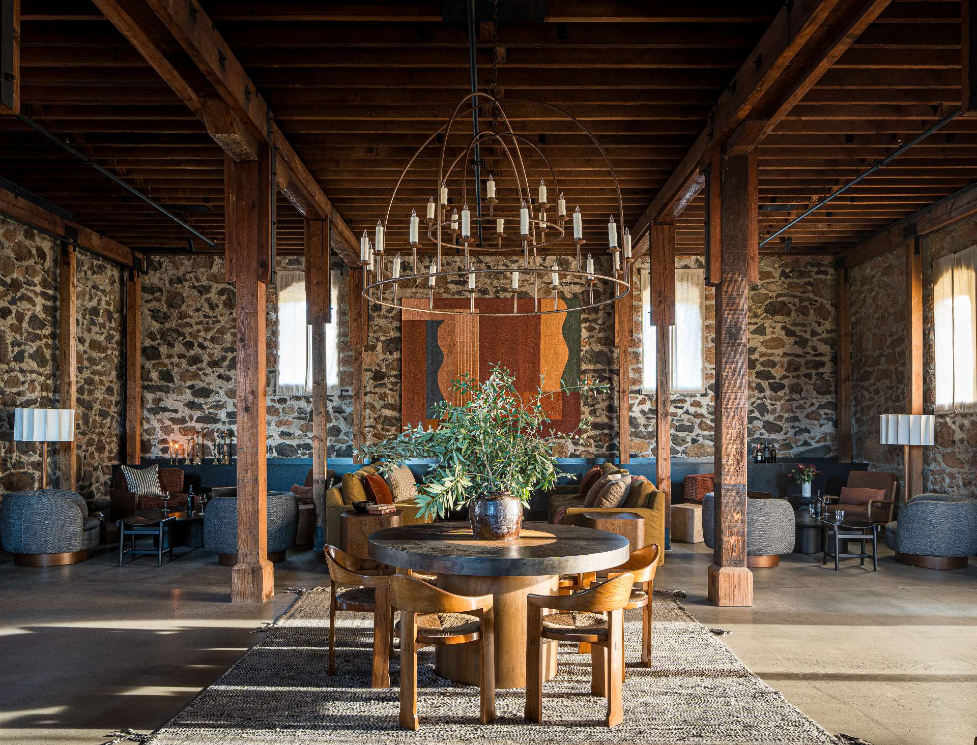 Jeanneret-inspired lounge chairs and tweed swivel chairs inject a sense of playful sophistication in this Napa Valley wine tasting room, while custom tapestries by London-based artist Sussy Cazalet add vibrant color and artisanal richness.