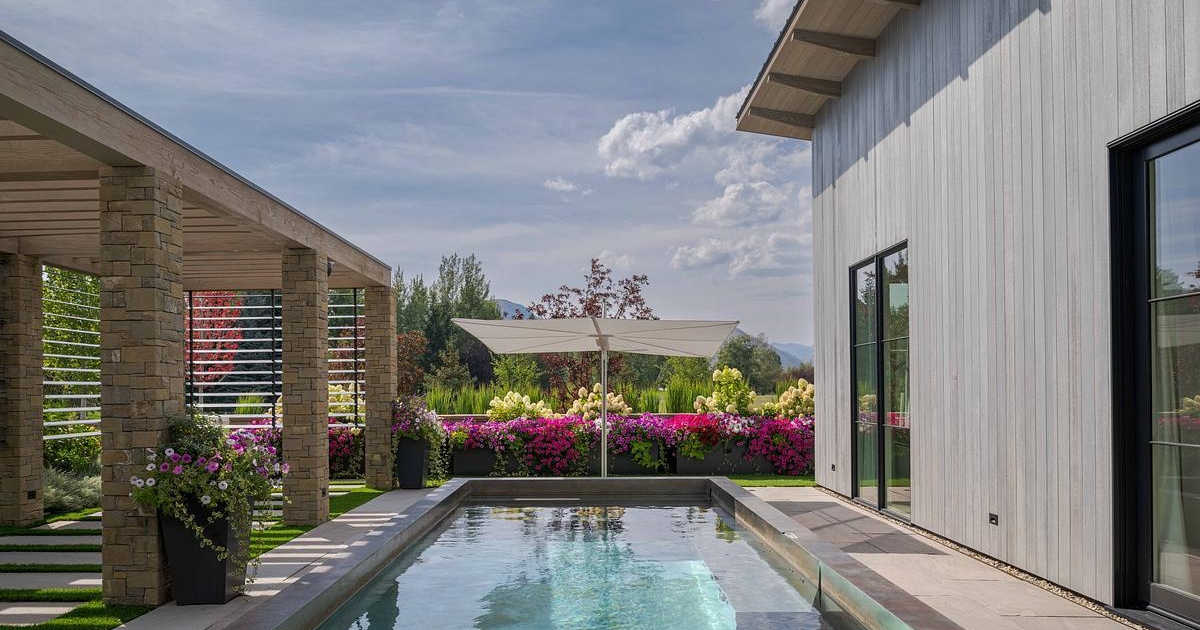 A Modern Farmhouse Full Of Southern Warmth and Mountain Stillness