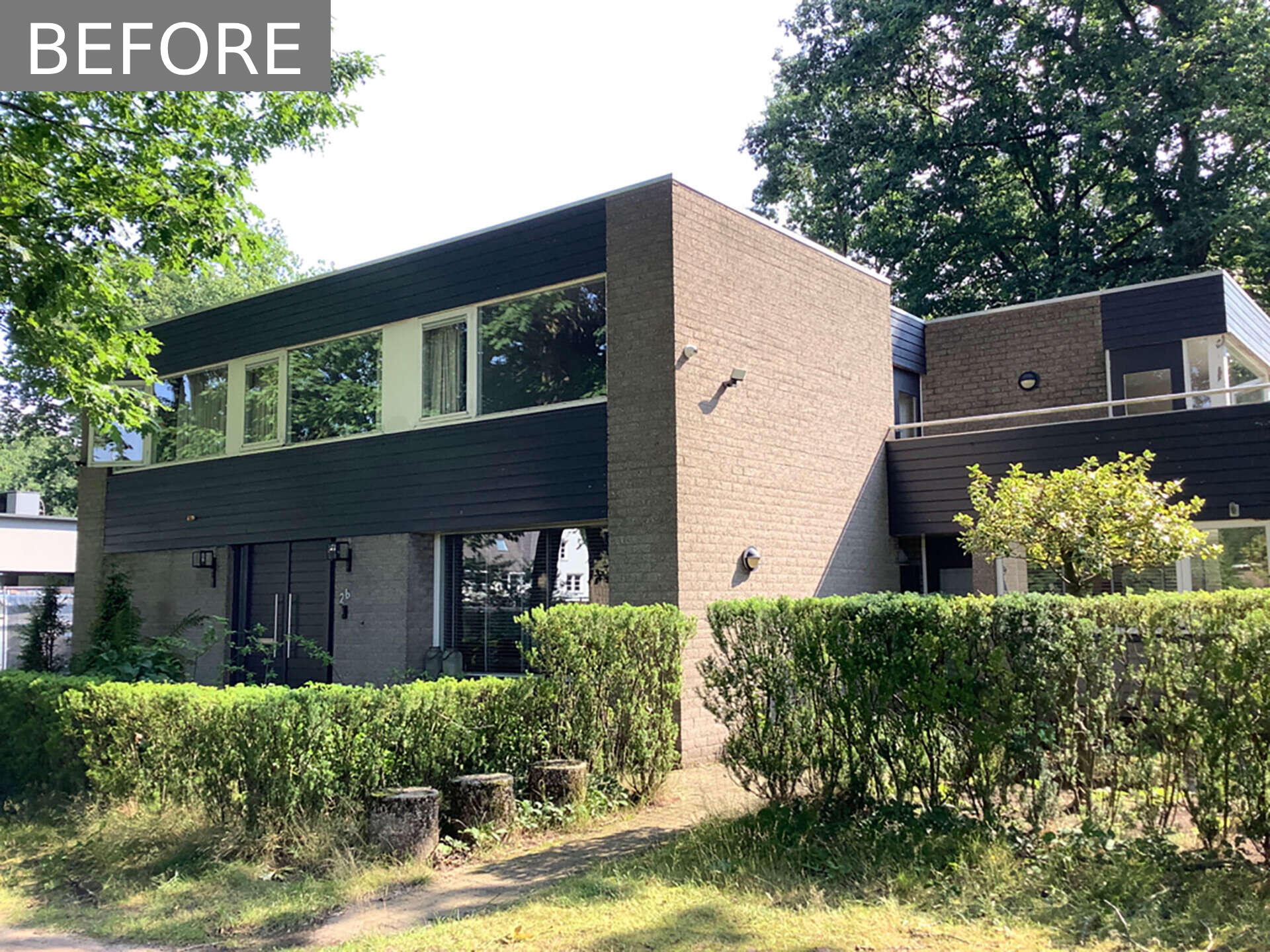 Before its transformation, this villa showed clear signs of age. The brick, wood, and glass exterior was worn, the layout dated, and much of the interior in need of repair. Still, there was something worth saving.