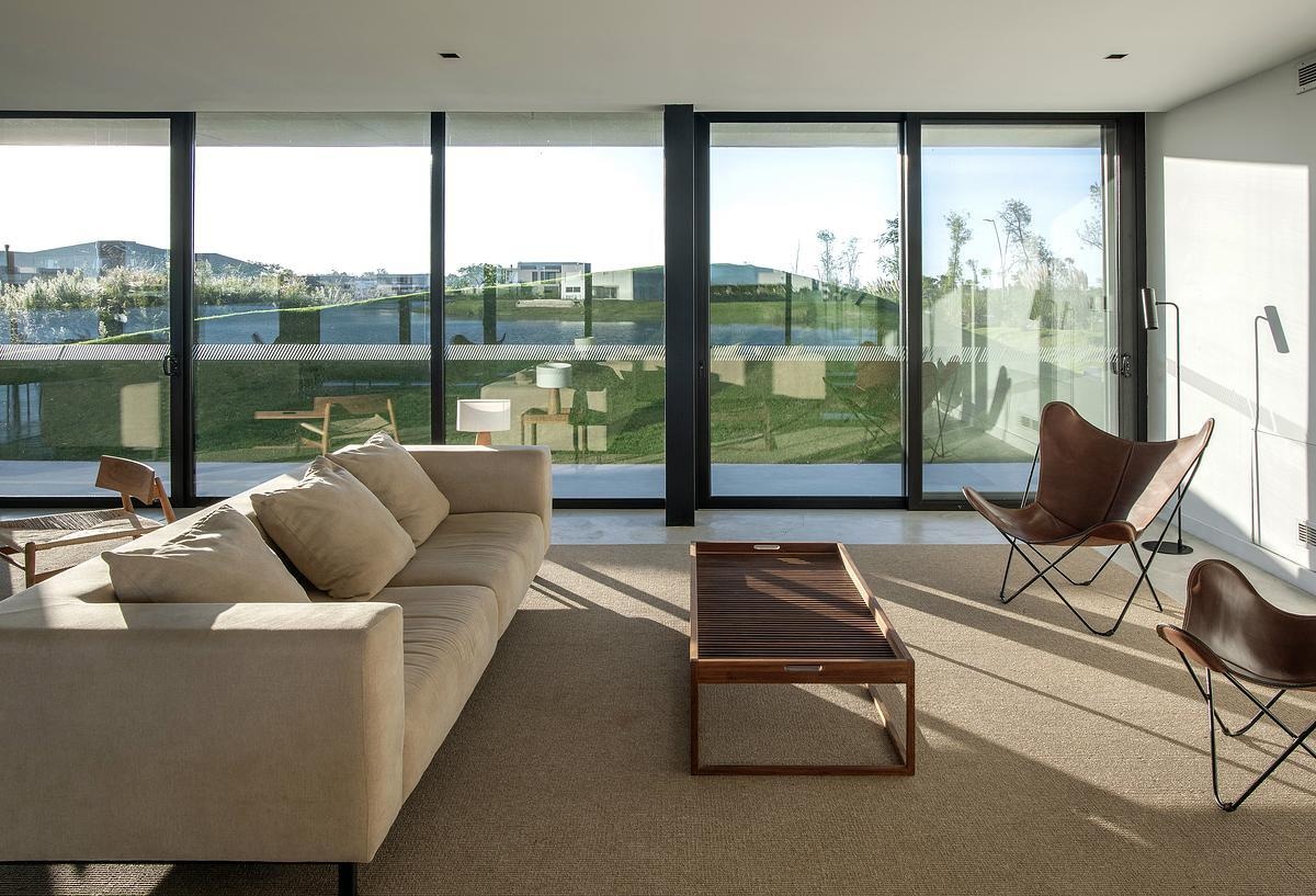 This modern clubhouse interior is designed to feel like a true extension of the neighborhood, flexible, warm, and filled with natural light. The layout is clear and uncluttered, with a variety of seating areas. Just like the exterior, the interior is minimal but considered, built to support both planned events and spontaneous interactions.