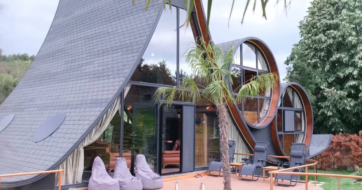 Inside a Japanese-Inspired Vineyard Home in Turkey