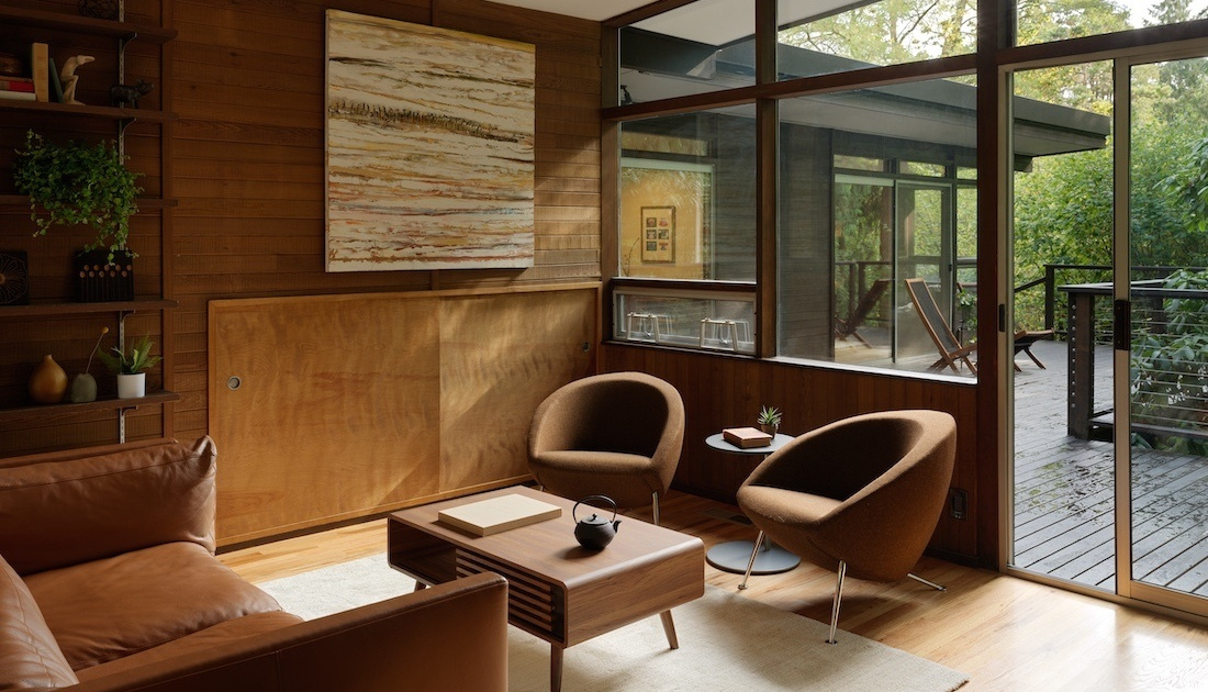 This Mid-Century Modern Home Feels Like a Secret Treehouse in the Forest