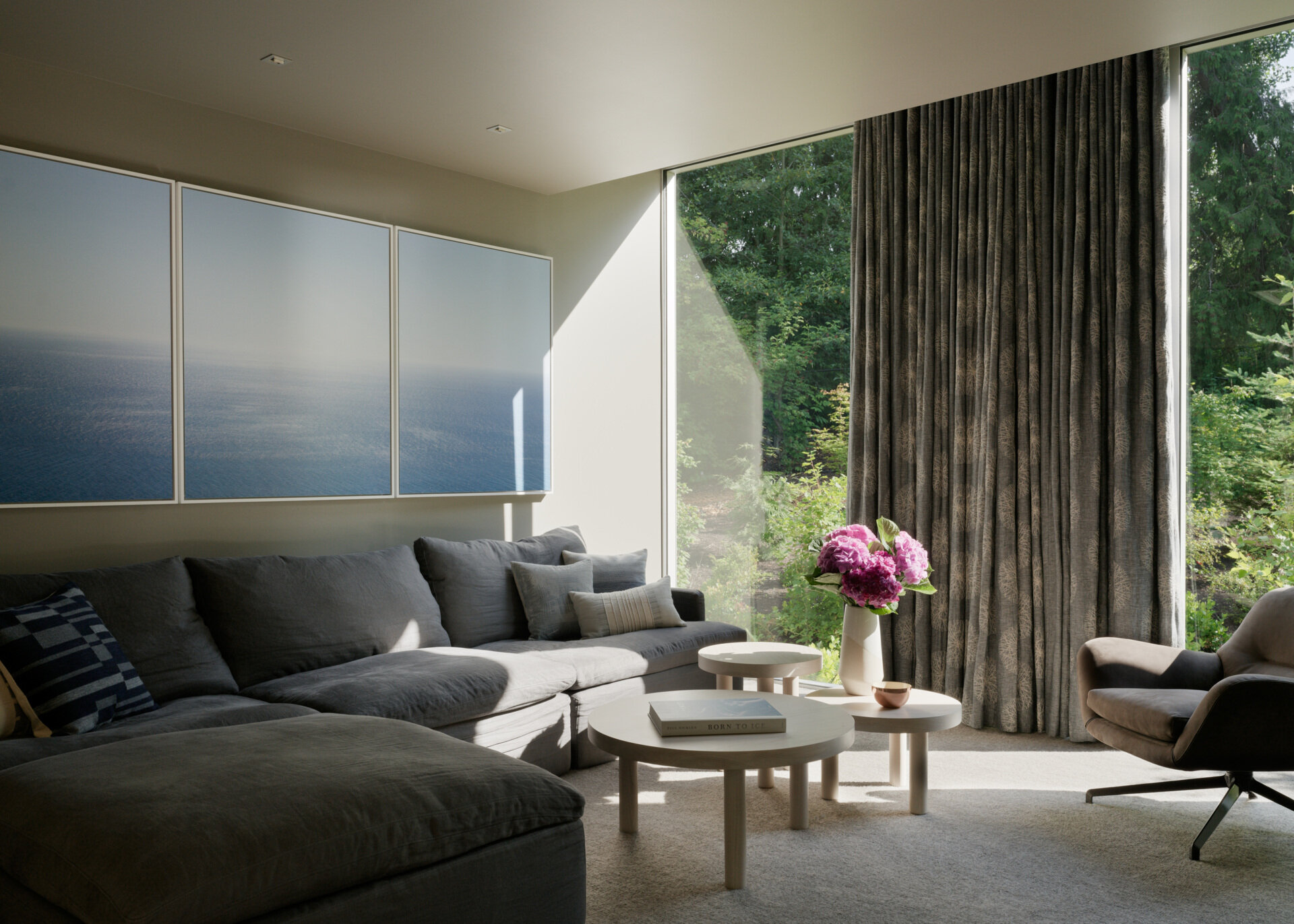 A more intimate space within the home, the media room is set slightly apart from the open-plan core. Designed for family movie nights or quiet reading, it balances the openness of the rest of the house with a cozier, enclosed atmosphere. Thoughtful lighting and soft finishes enhance the relaxed tone.