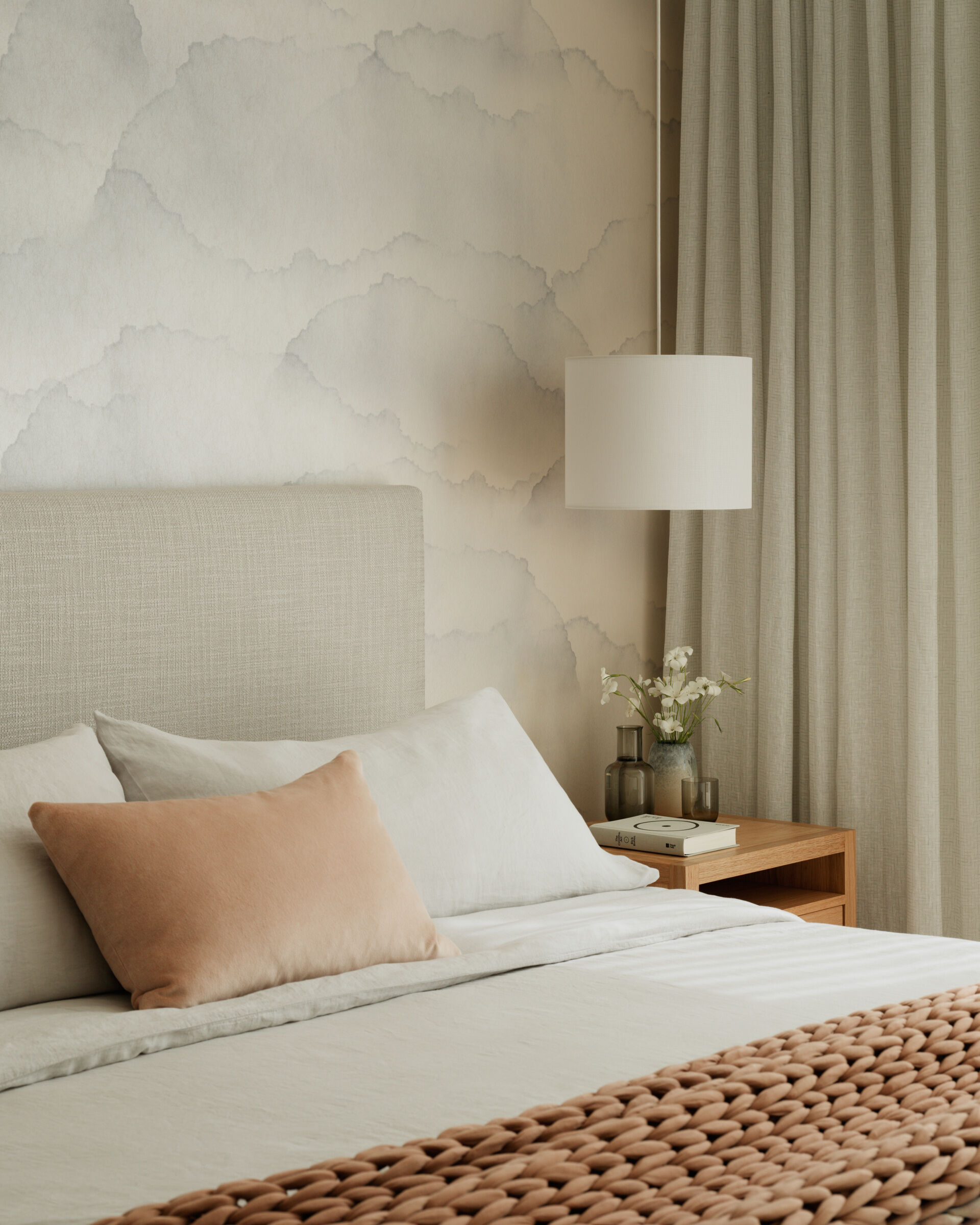 Positioned for privacy, the primary bedroom looks out onto untouched woodland. The room’s design emphasizes tranquility, neutral tones, soft textures, and high ceilings that draw the eye upward. Oversized windows let the forest into the space, creating a deeply restful retreat.