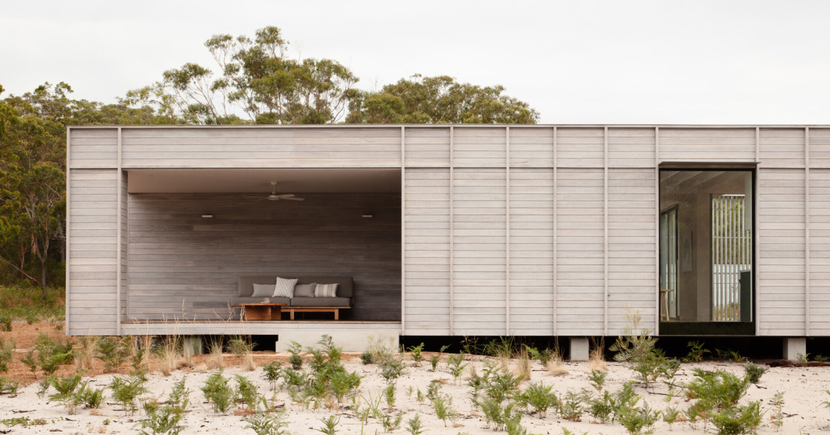 A Prefab Home With A Courtyard Designed to Embrace the Landscape