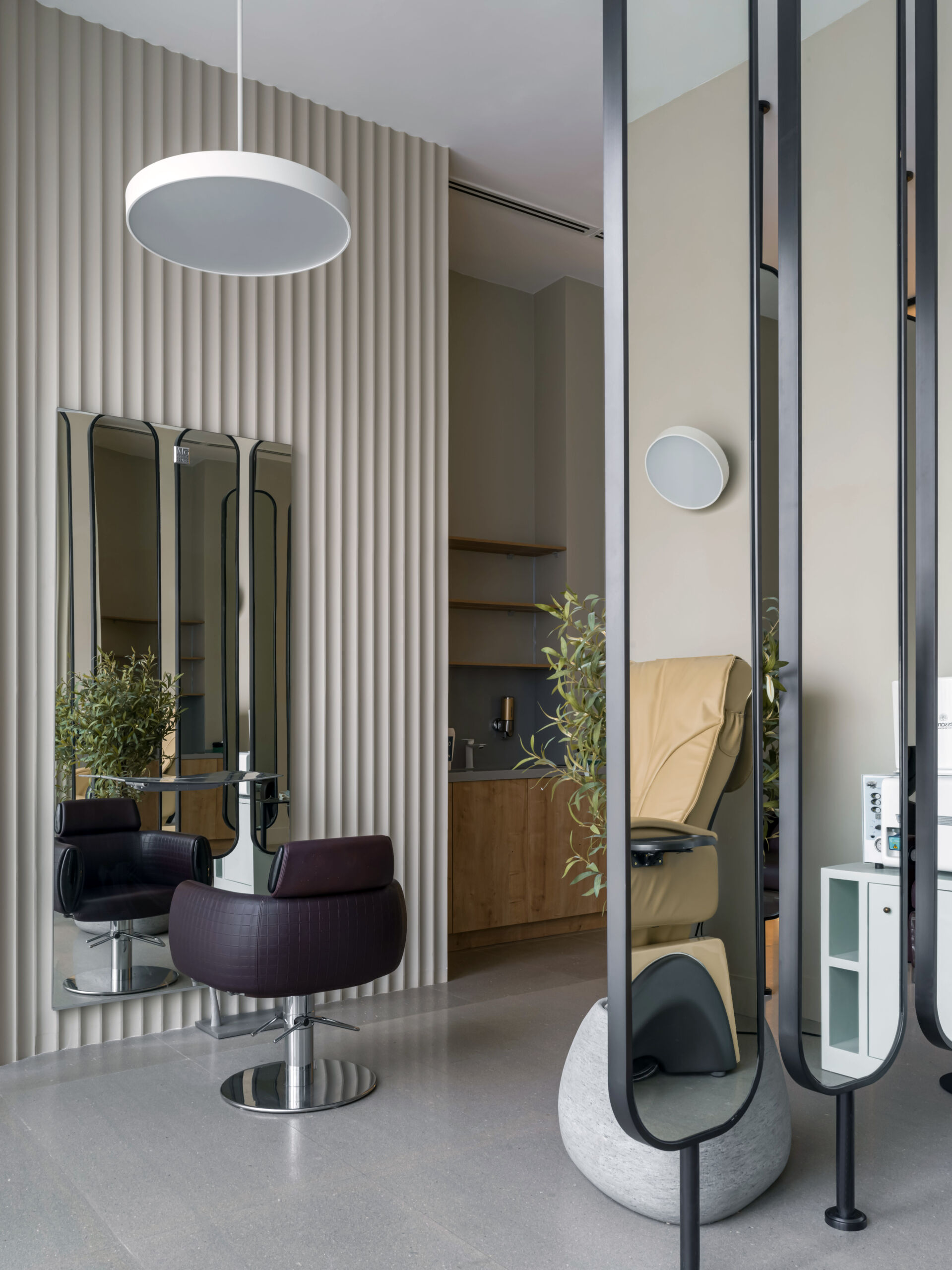 The cosmetology level of this contemporary spa features clean lines and soft natural tones for a calming, clinical feel. Designed for mobility and sterility, this floor maintains the spa’s earthy palette while supporting advanced facial, haircare, and skincare treatments.