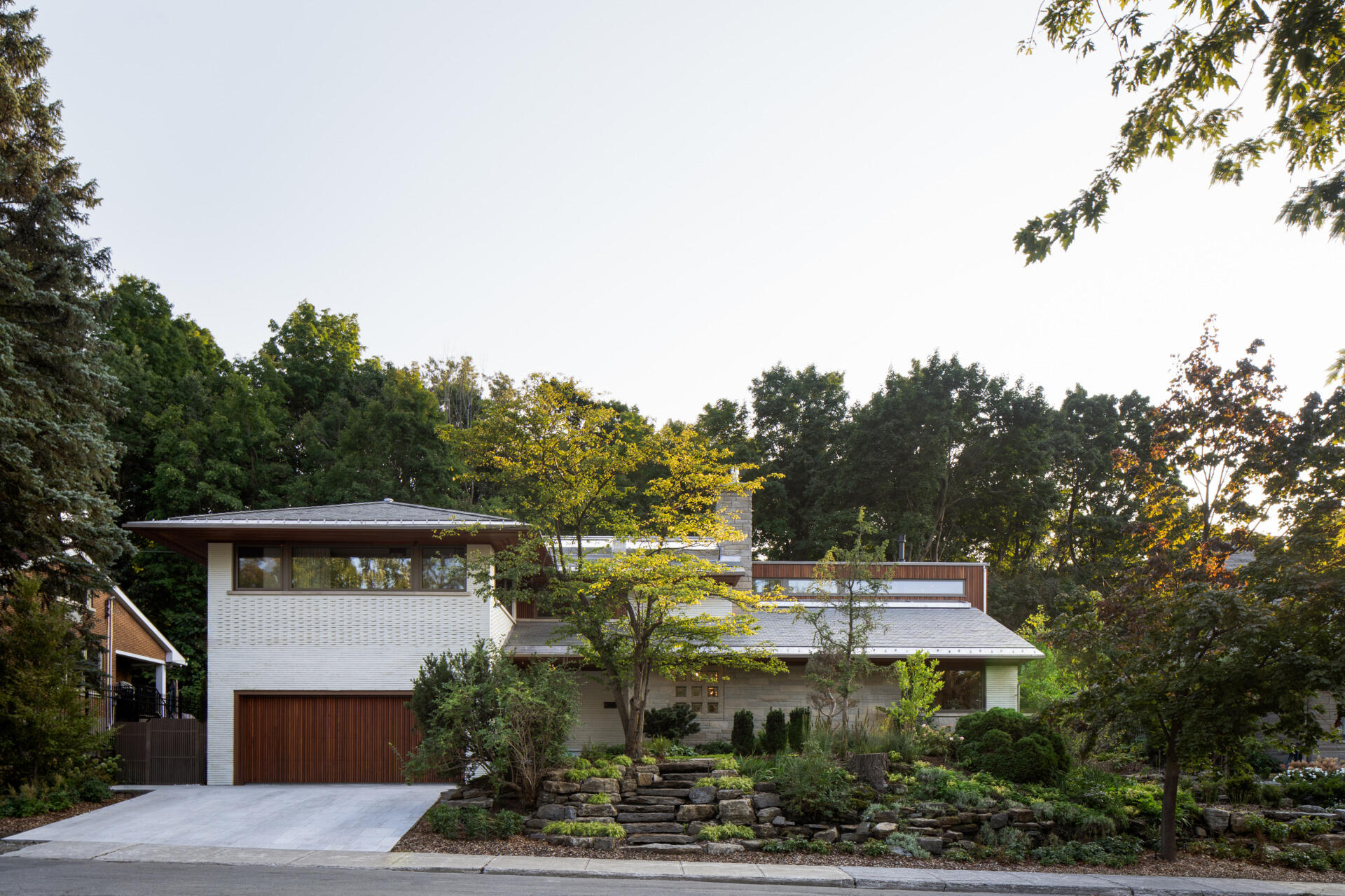 A renovated 1950s home preserves its Frank Lloyd Wright–inspired heritage while introducing Japanese and Scandinavian influences.