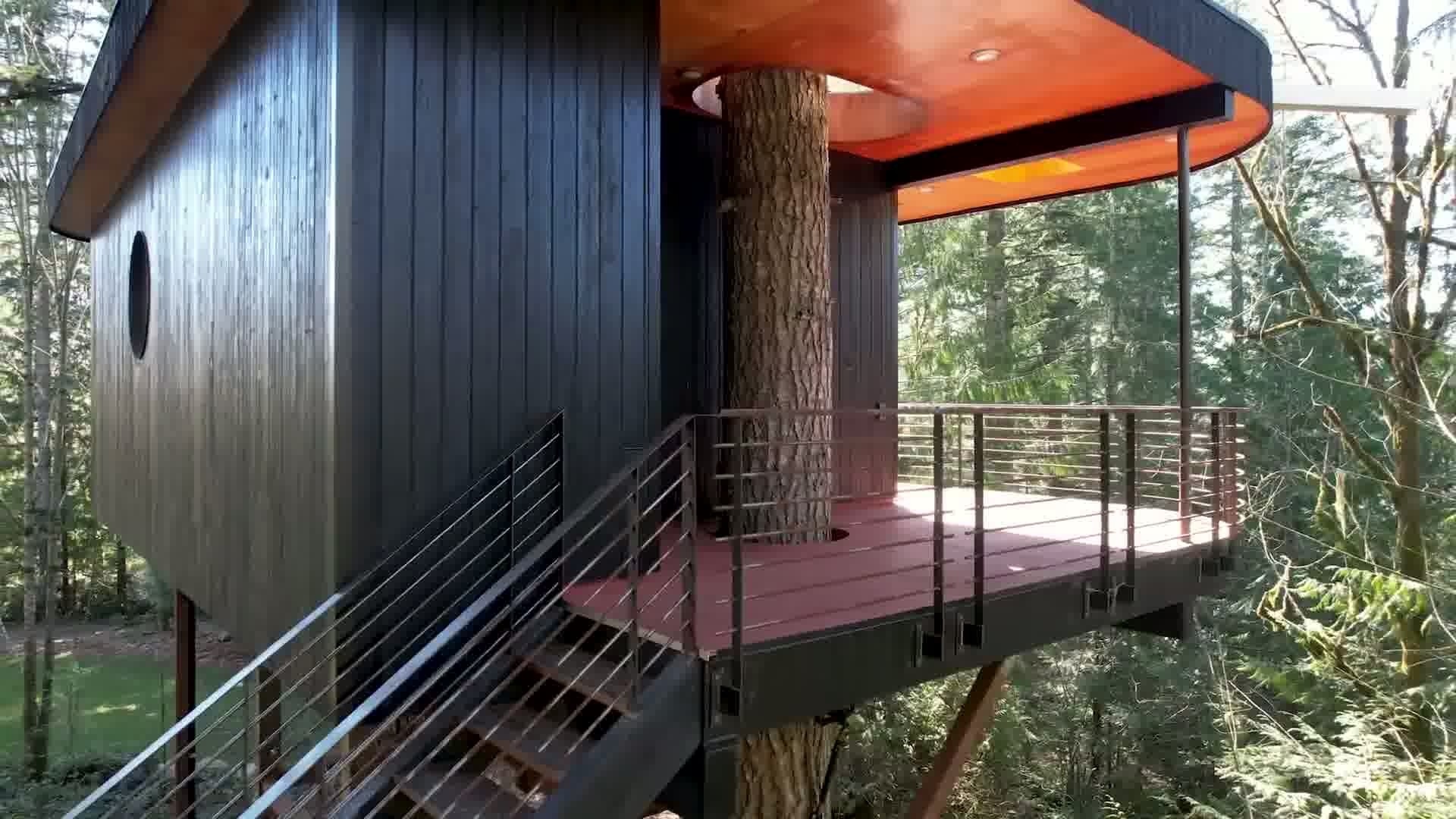 Step inside the Black Crane Treehouse, a midcentury-inspired artist retreat above Mission Lake, Washington. Built for creativity and reflection, it blends modern design with nature and hand-crafted details.