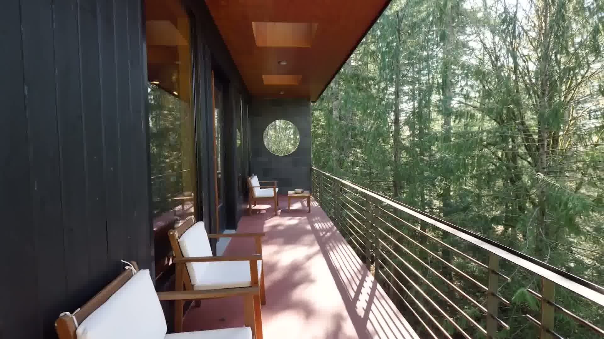 Step inside the Black Crane Treehouse, a midcentury-inspired artist retreat above Mission Lake, Washington. Built for creativity and reflection, it blends modern design with nature and hand-crafted details.