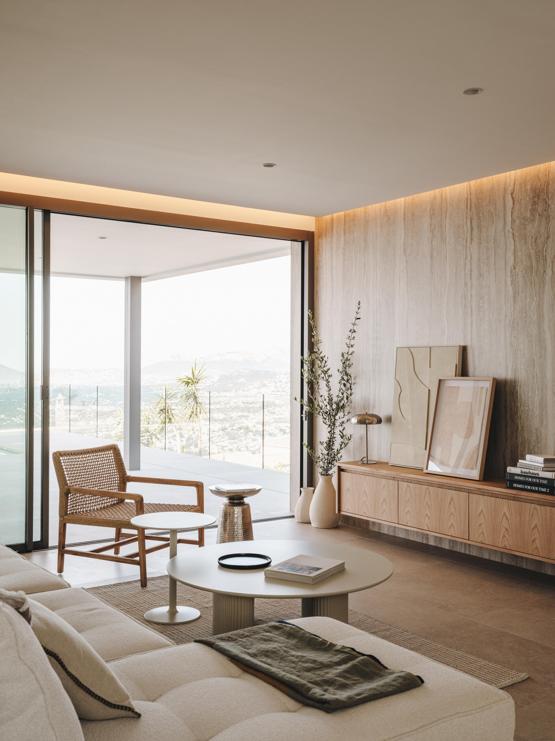 With a floating oak cabinet and hidden lighting, this living room pairs minimalism with warmth and material richness.