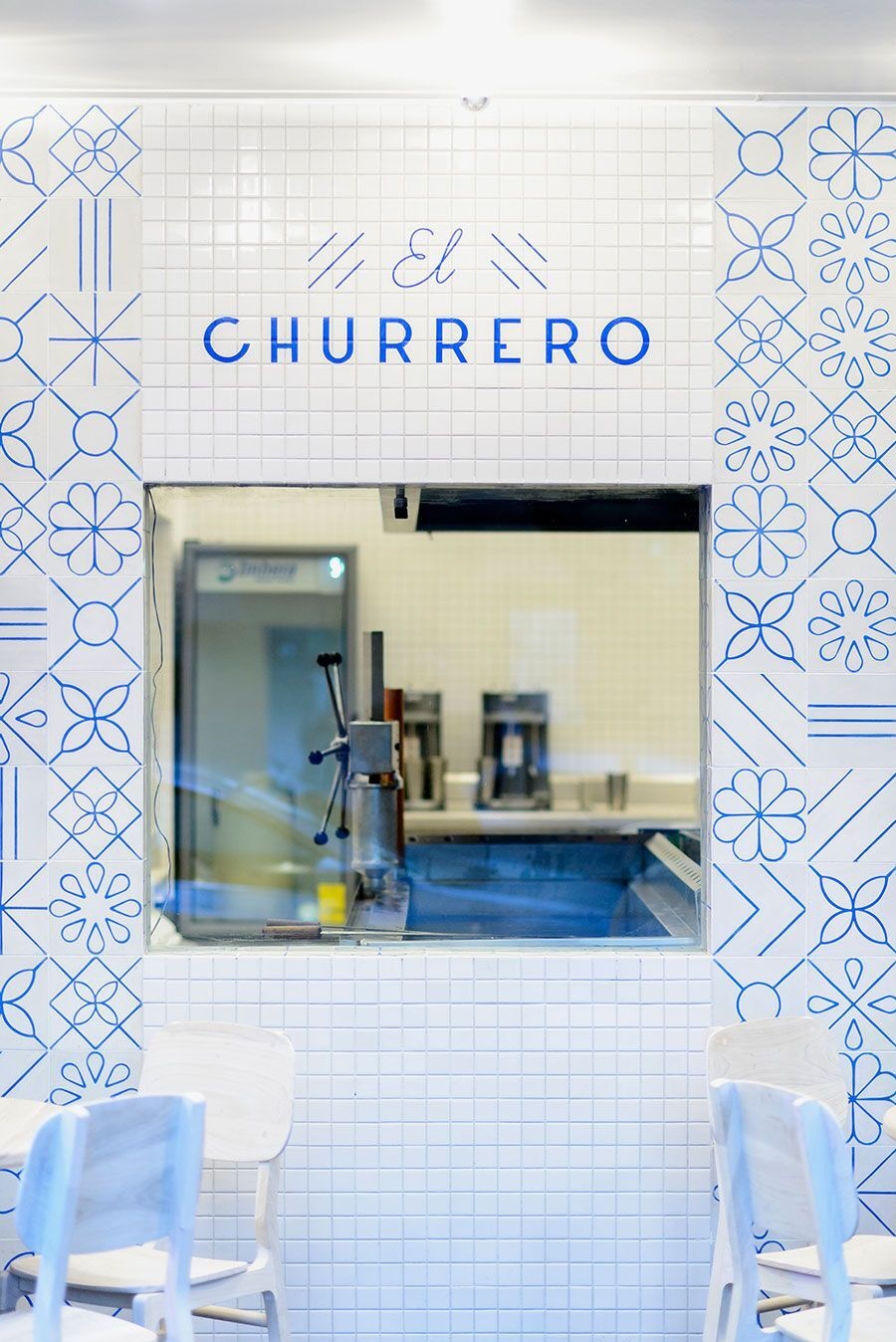 Step inside EL MORO, a historic Mexico City café reimagined with playful blue-and-white tilework, Art Deco touches, and a minimalist palette inspired by sugar and tradition.