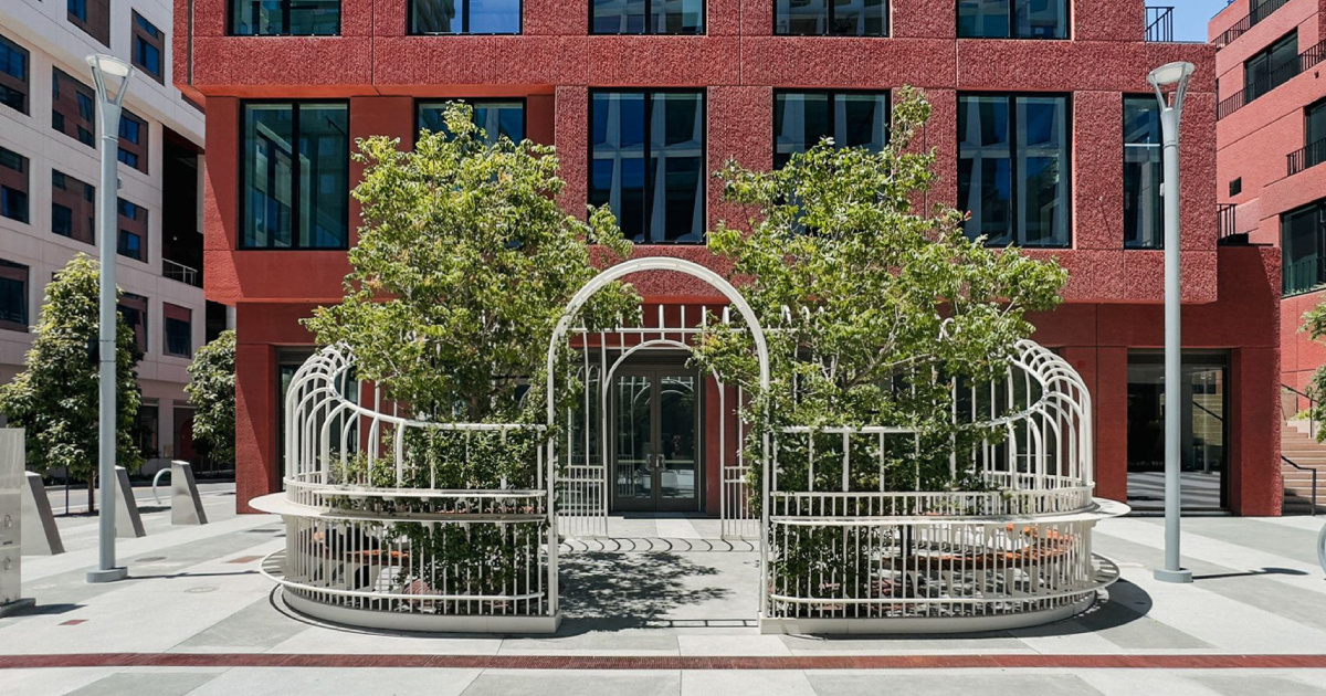 Outdoor Seating You’d Actually Want to Visit: Where Nature Is Wrapped in a Whimsical Birdcage