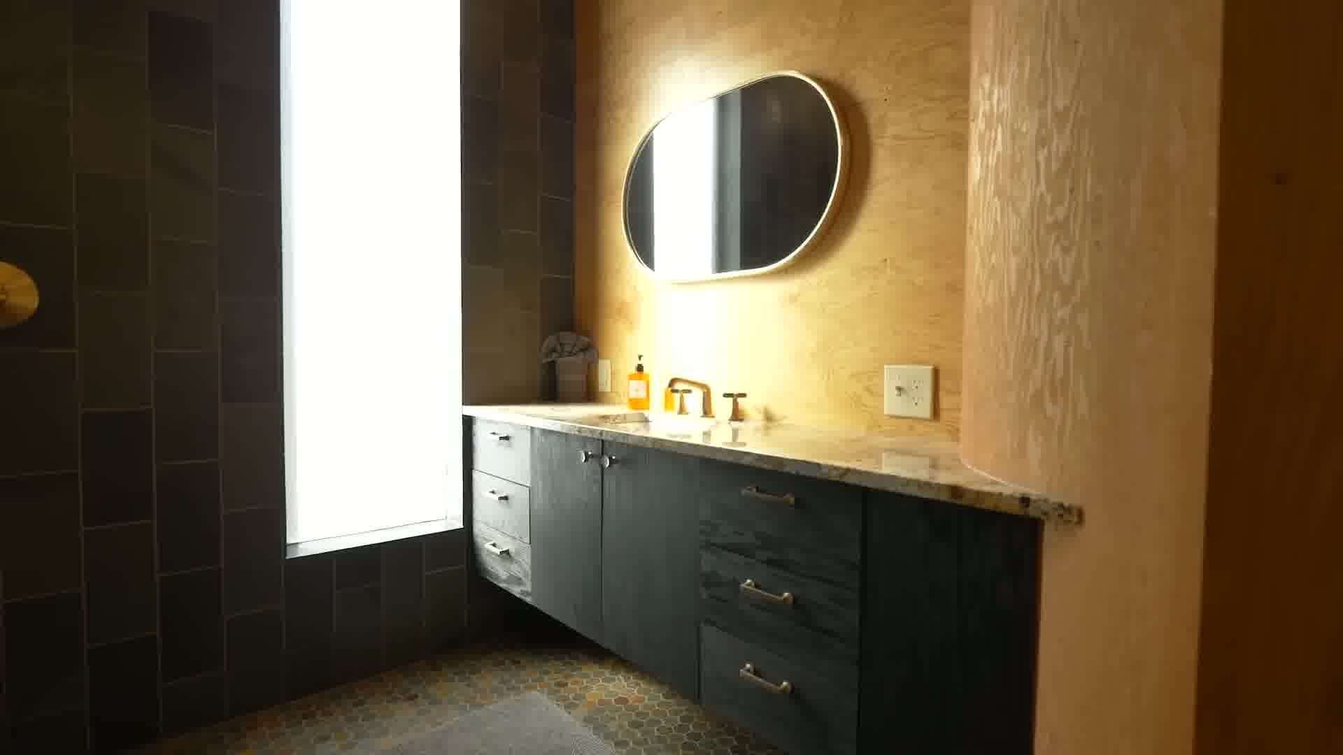 Step inside the Black Crane Treehouse, a midcentury-inspired artist retreat above Mission Lake, Washington. Built for creativity and reflection, it blends modern design with nature and hand-crafted details.