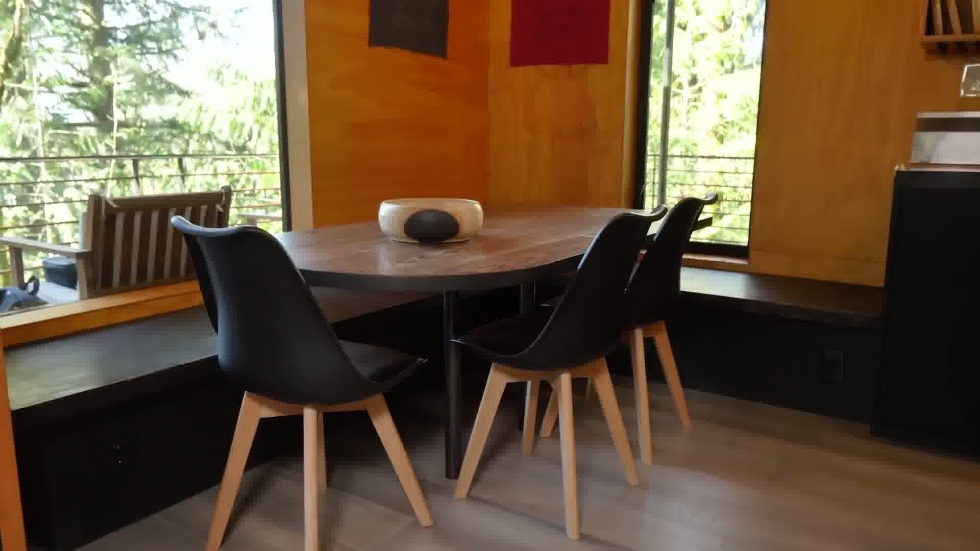 Step inside the Black Crane Treehouse, a midcentury-inspired artist retreat above Mission Lake, Washington. Built for creativity and reflection, it blends modern design with nature and hand-crafted details.