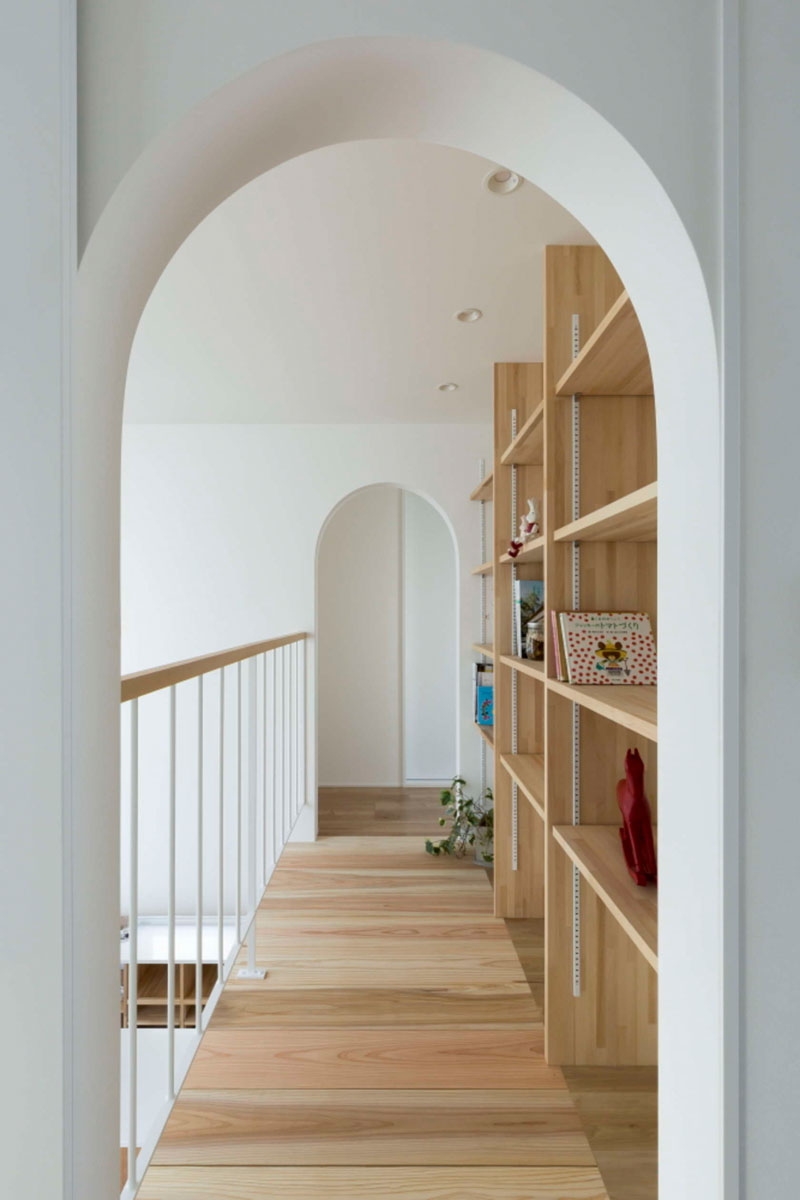 A warm and inviting Japanese home featuring beautiful arched doorways, soft natural light, and a simple wood-toned interior that creates a cozy and timeless atmosphere.