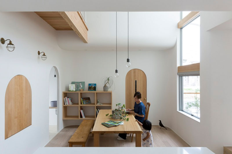 A warm and inviting Japanese home featuring beautiful arched doorways, soft natural light, and a simple wood-toned interior that creates a cozy and timeless atmosphere.