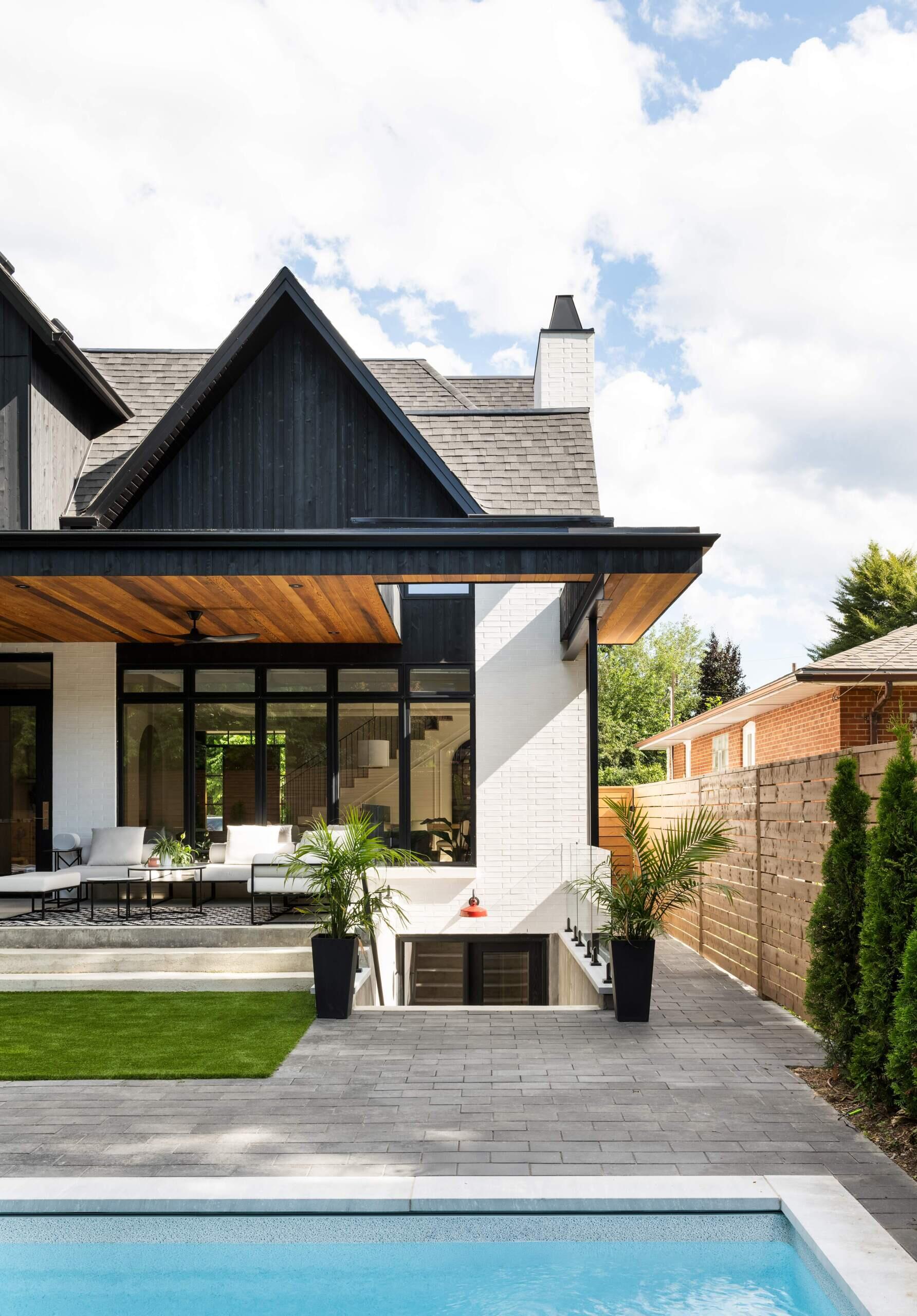 The rear of this home unfolds into a partially covered patio. A thoughtful roof cutout allows daylight to filter deep inside, creating an effortless flow between house and garden. Designed as an outdoor living room, this space extends the home’s social and family-centered atmosphere.