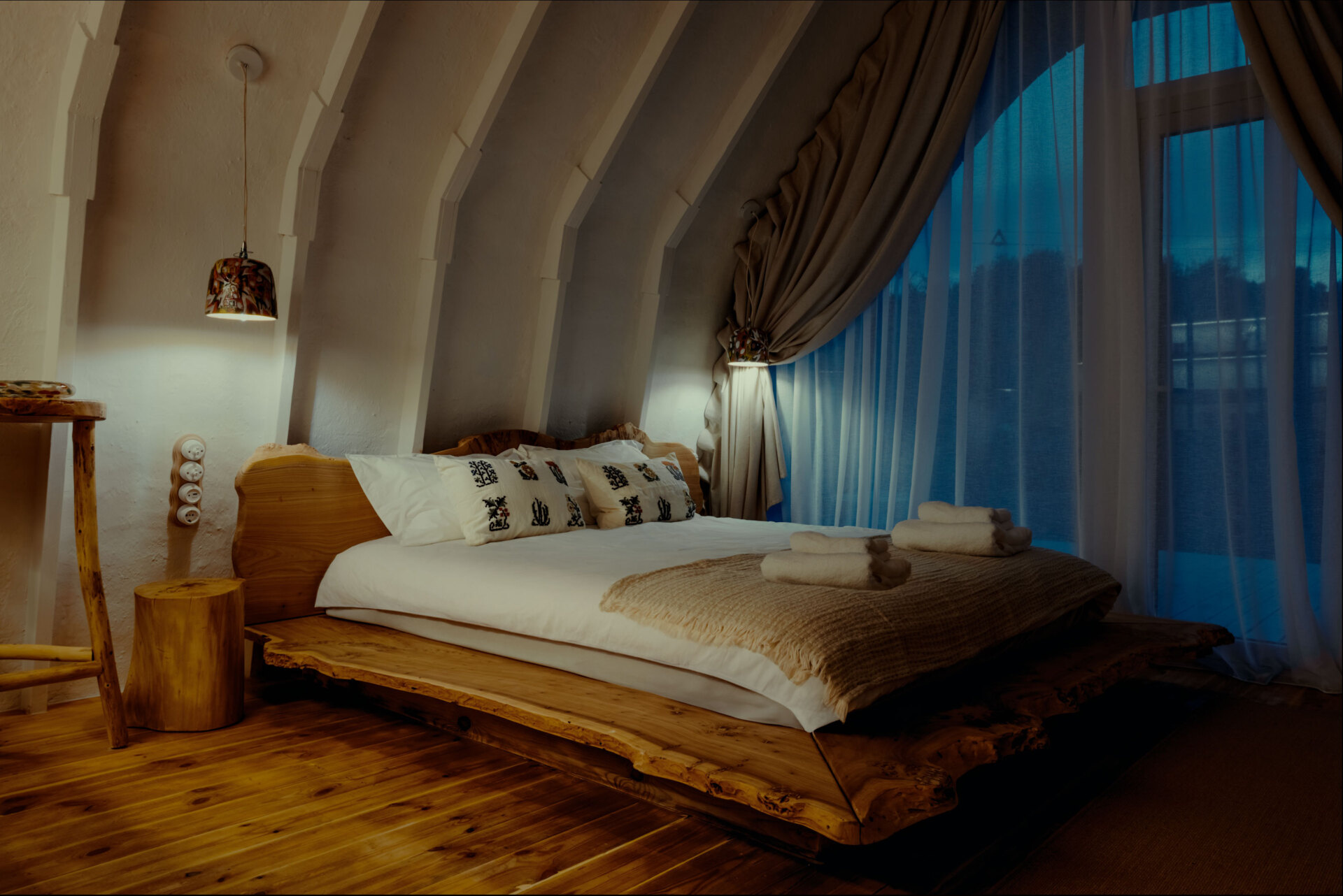 A hobbit-inspired cabin built-into the earth, includes a bedroom, kitchen, and bathroom.