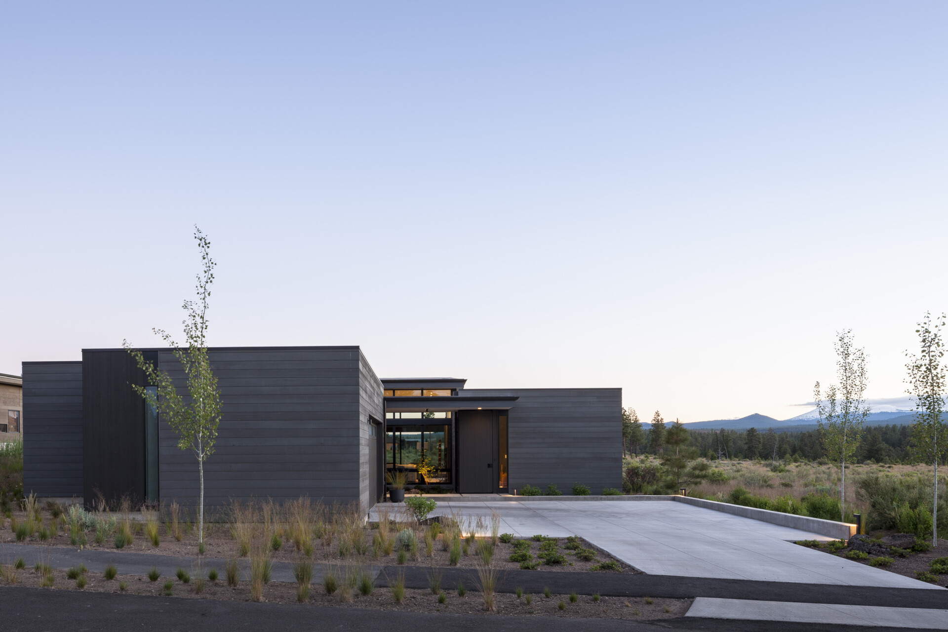 A light-filled desert home designed to blend with its surroundings and adapt to its owners’ lifestyle.