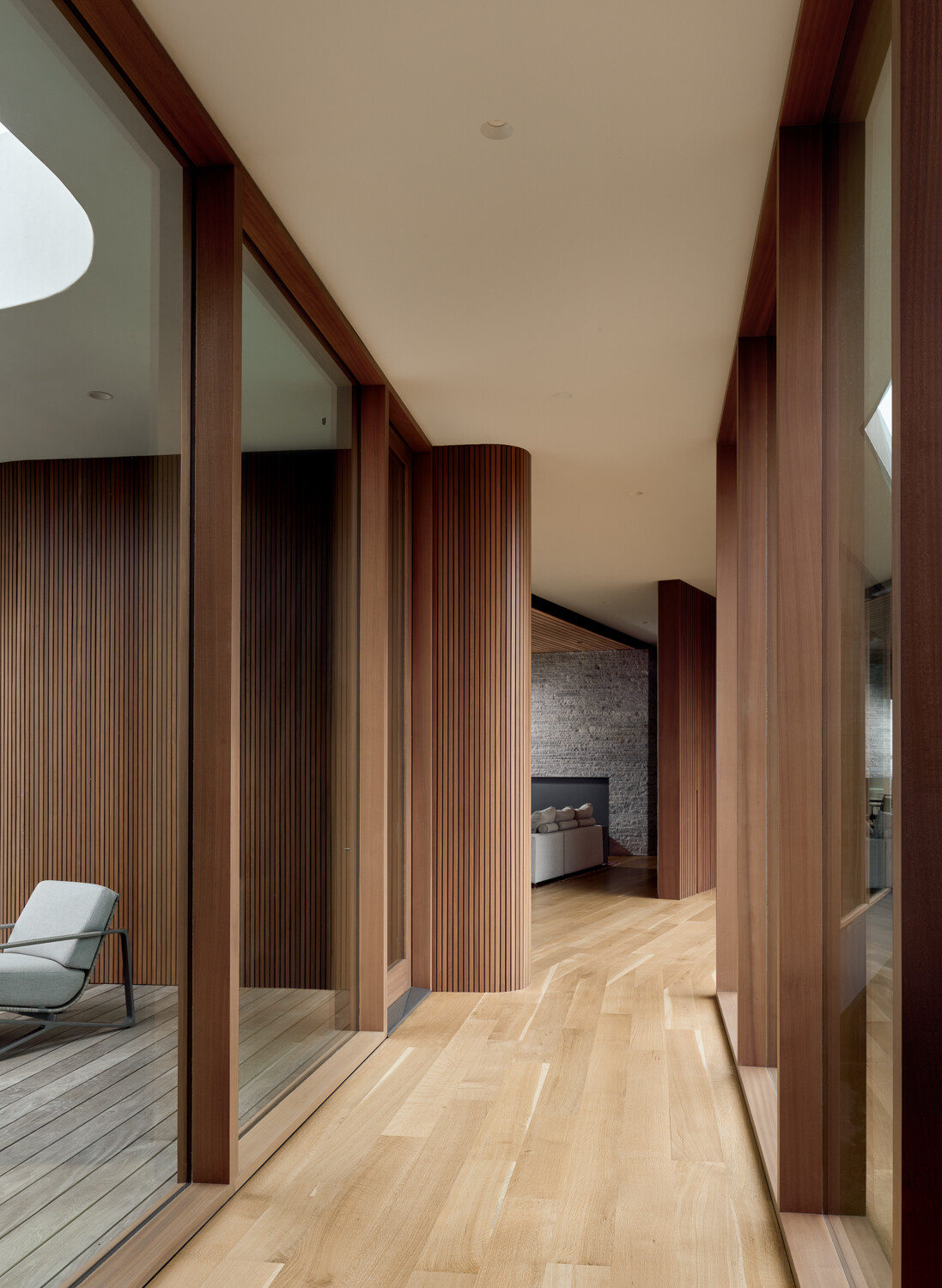 Subtle hallways double as moments of pause, directing attention back to the landscape.