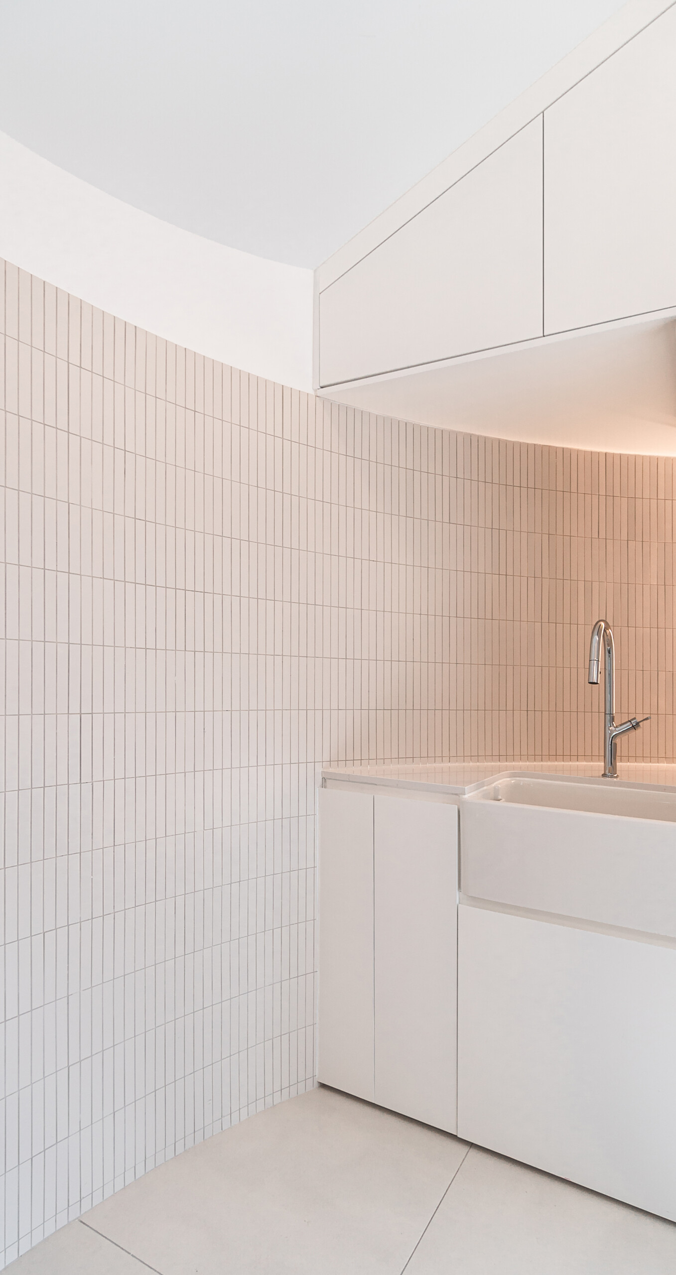 Redesigned to fit within a more cohesive circulation plan, the new laundry area now feels purposeful and calm. It benefits from better spatial organization and improved light penetration, aligning it with the home’s new sense of balance between common and private areas.