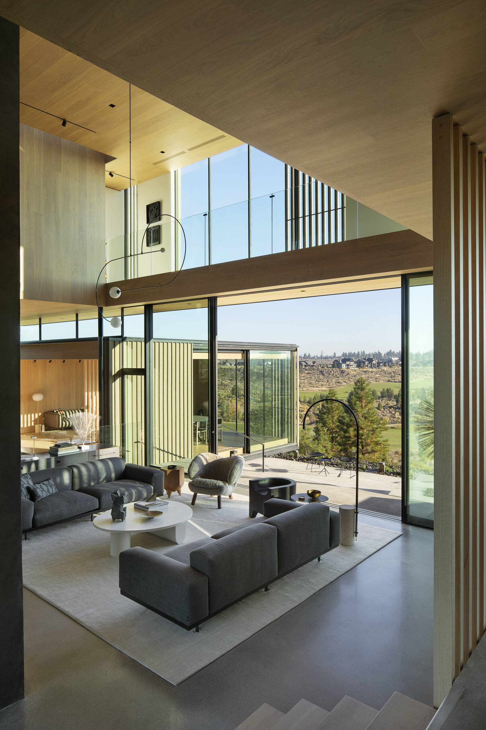 Simplicity defines the living room, where rich materials and thoughtful detailing create a refined yet comfortable atmosphere. Expansive glazing frames the high desert sky, while the placement of the space between wood volumes connects it directly to the surrounding environment.