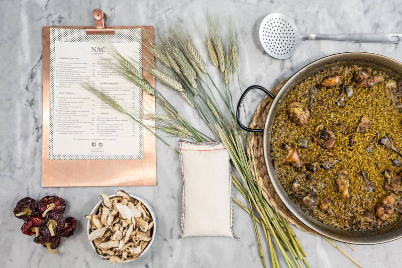 Even the menus in this modern restaurant reflect the theme, displayed on copper clipboards hung neatly from a wall-mounted copper pipe.