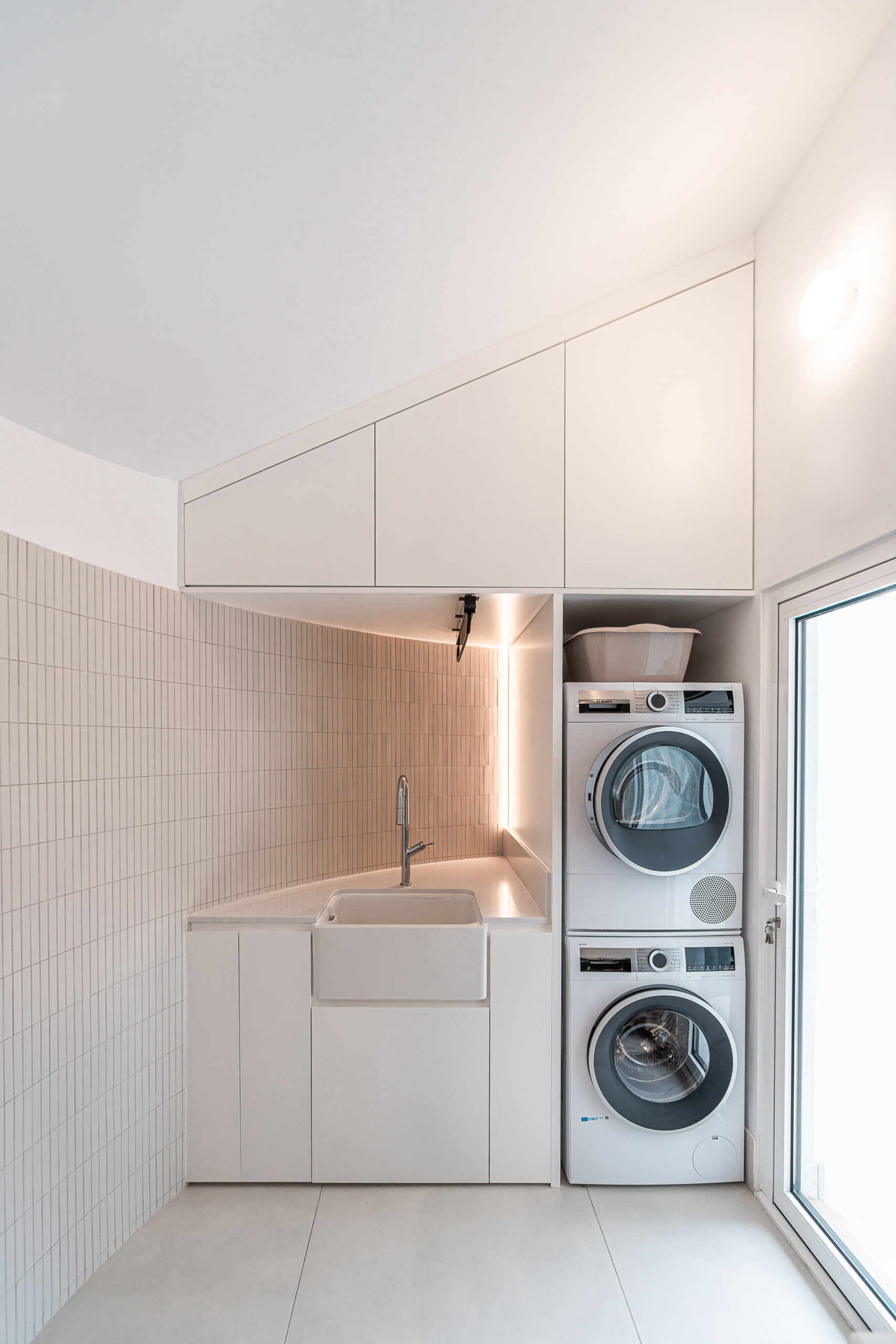 Redesigned to fit within a more cohesive circulation plan, the new laundry area now feels purposeful and calm. It benefits from better spatial organization and improved light penetration, aligning it with the home’s new sense of balance between common and private areas.