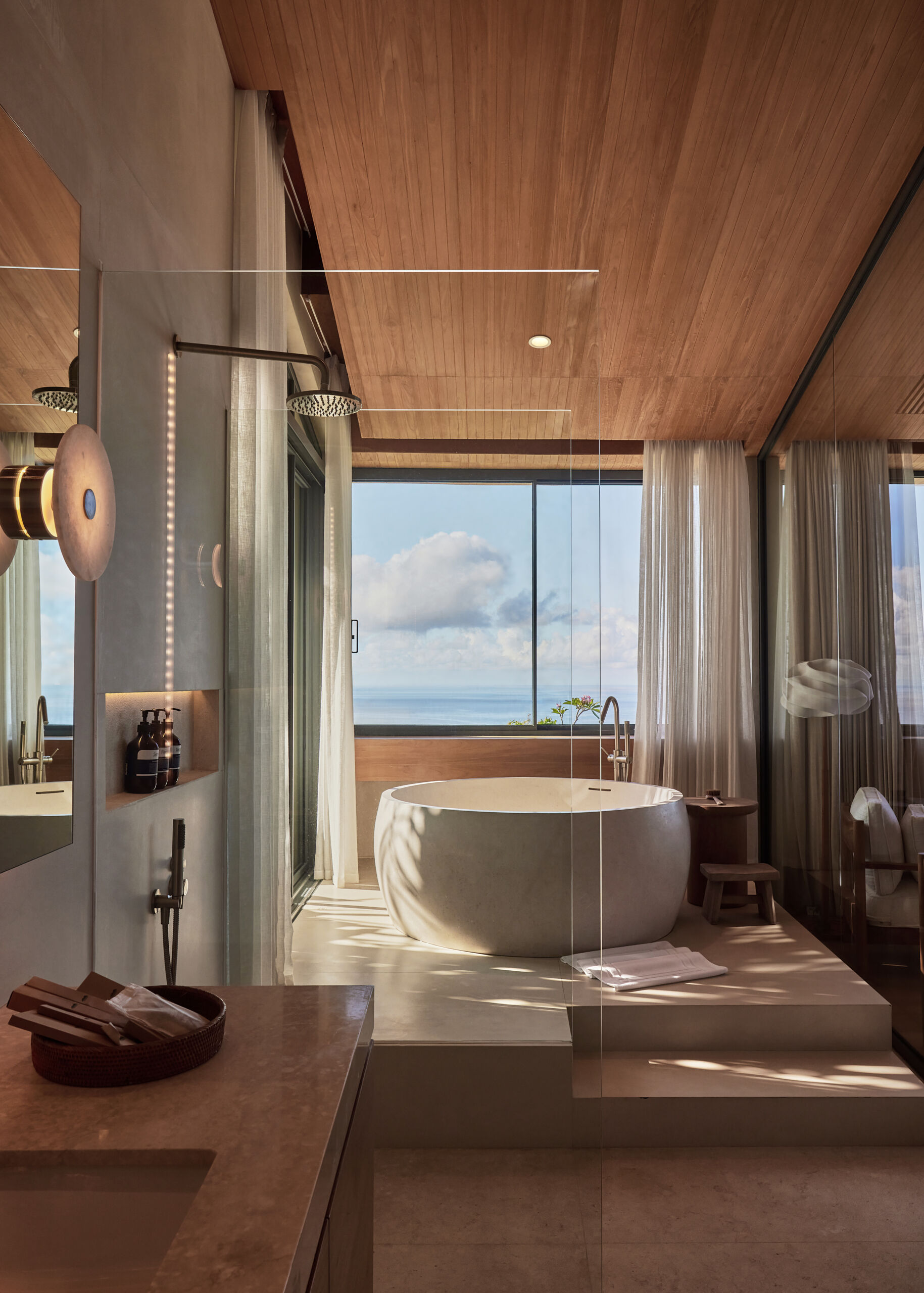 Among the home’s more striking details is a bathroom featuring a round tub. This space emphasizes calm and relaxation, tying back to the home’s vision of balance between design and nature.