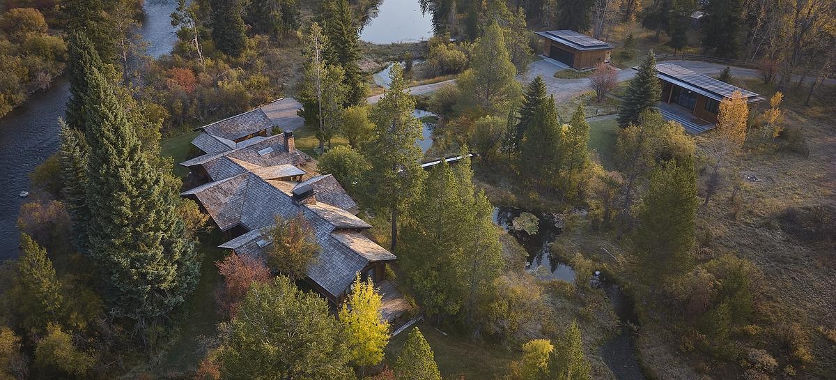 A thoughtful transformation at Rainbow Trout blends rustic and modern architecture with the addition of a guest house and garage.