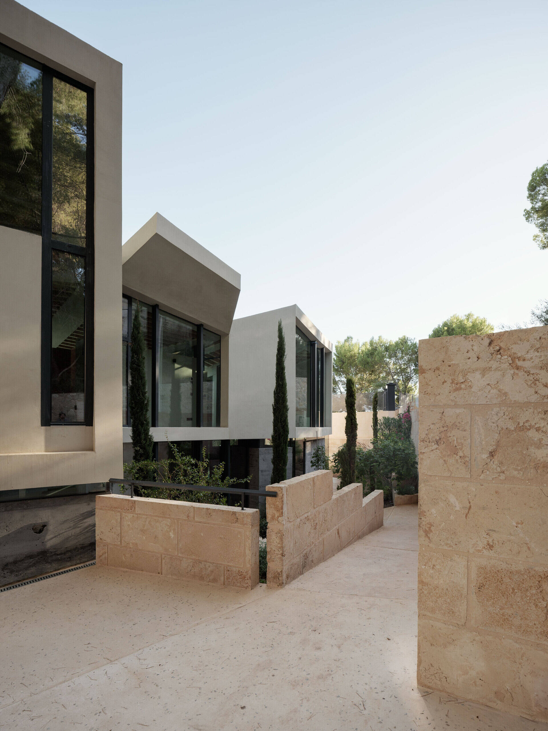 Discover how Can Tudó in Mallorca was designed from a single folded sheet, creating walls, roofs, and floors that blur boundaries between indoors and outdoors.