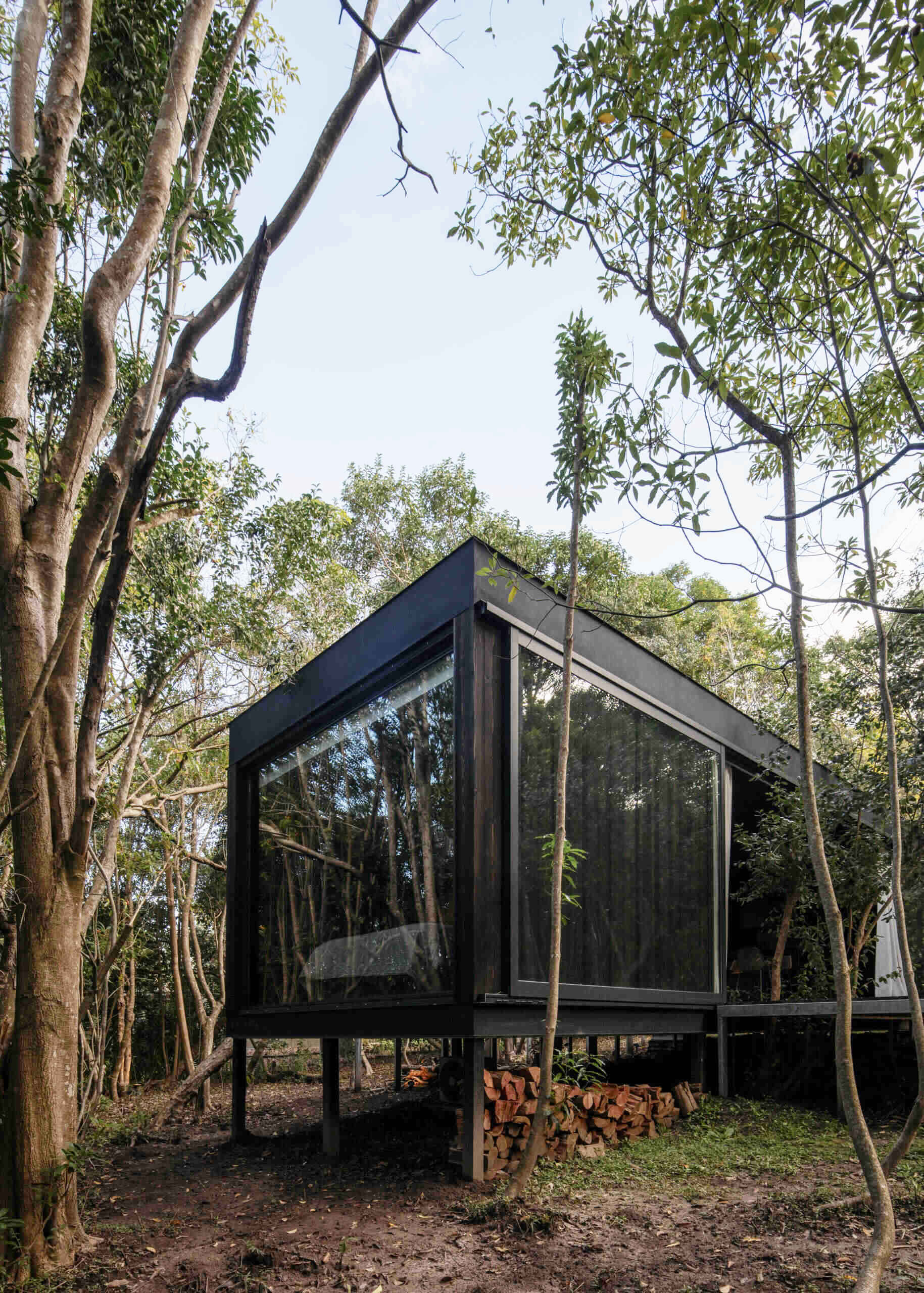 Prefabricated with precision, this small home sits lightly on the terrain, leaving the natural setting untouched.