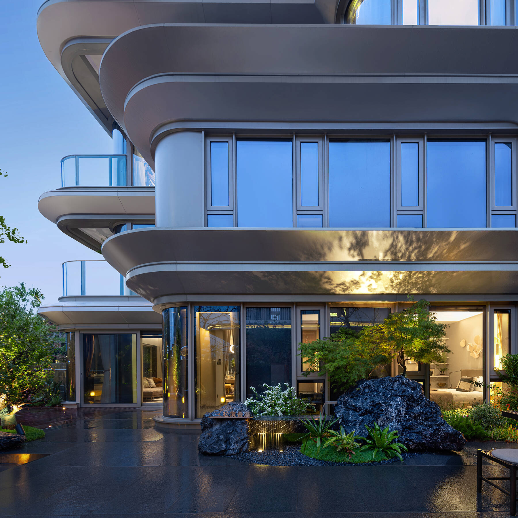 Wave Mansion Villa Residence by Liang Zhuomin