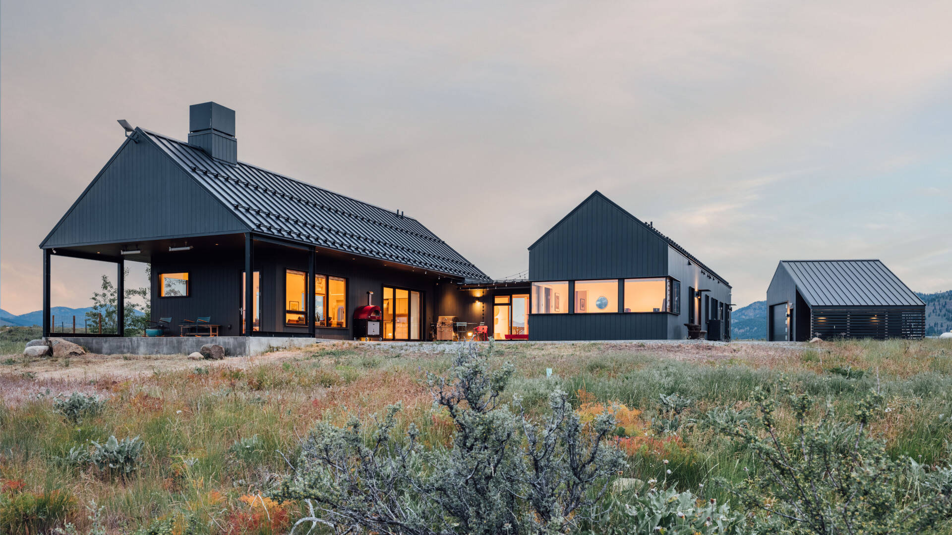 Two matte-black gabled volumes stand quietly against the Methow Valley landscape. The design by Syndicate Smith trades glass walls for carefully framed openings, creating a modern home that feels both grounded and deliberate.