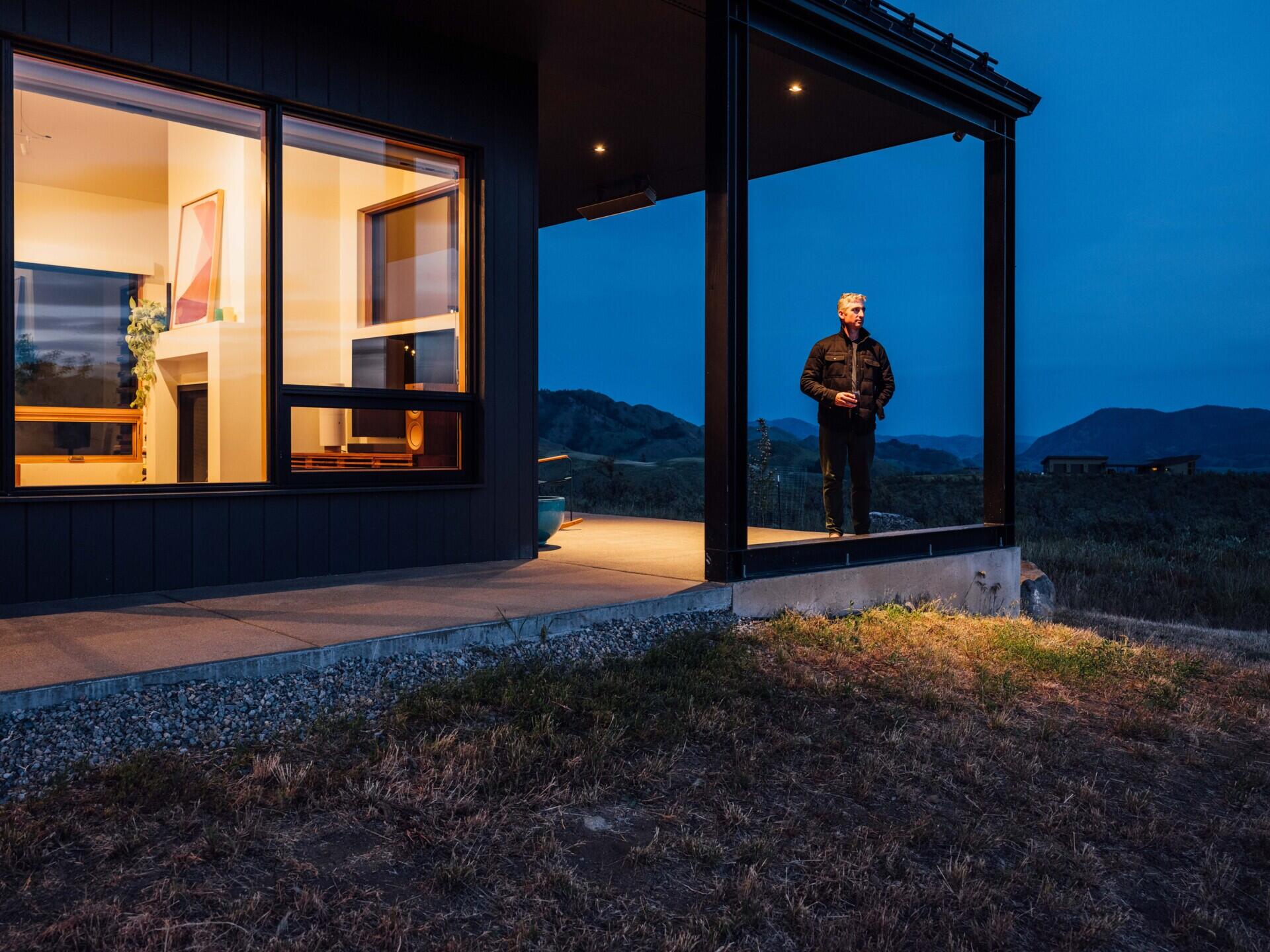 The porch becomes an outdoor living room. Protected from the wind yet open to the sky, it’s where conversation, starlight, and mountain air all meet.