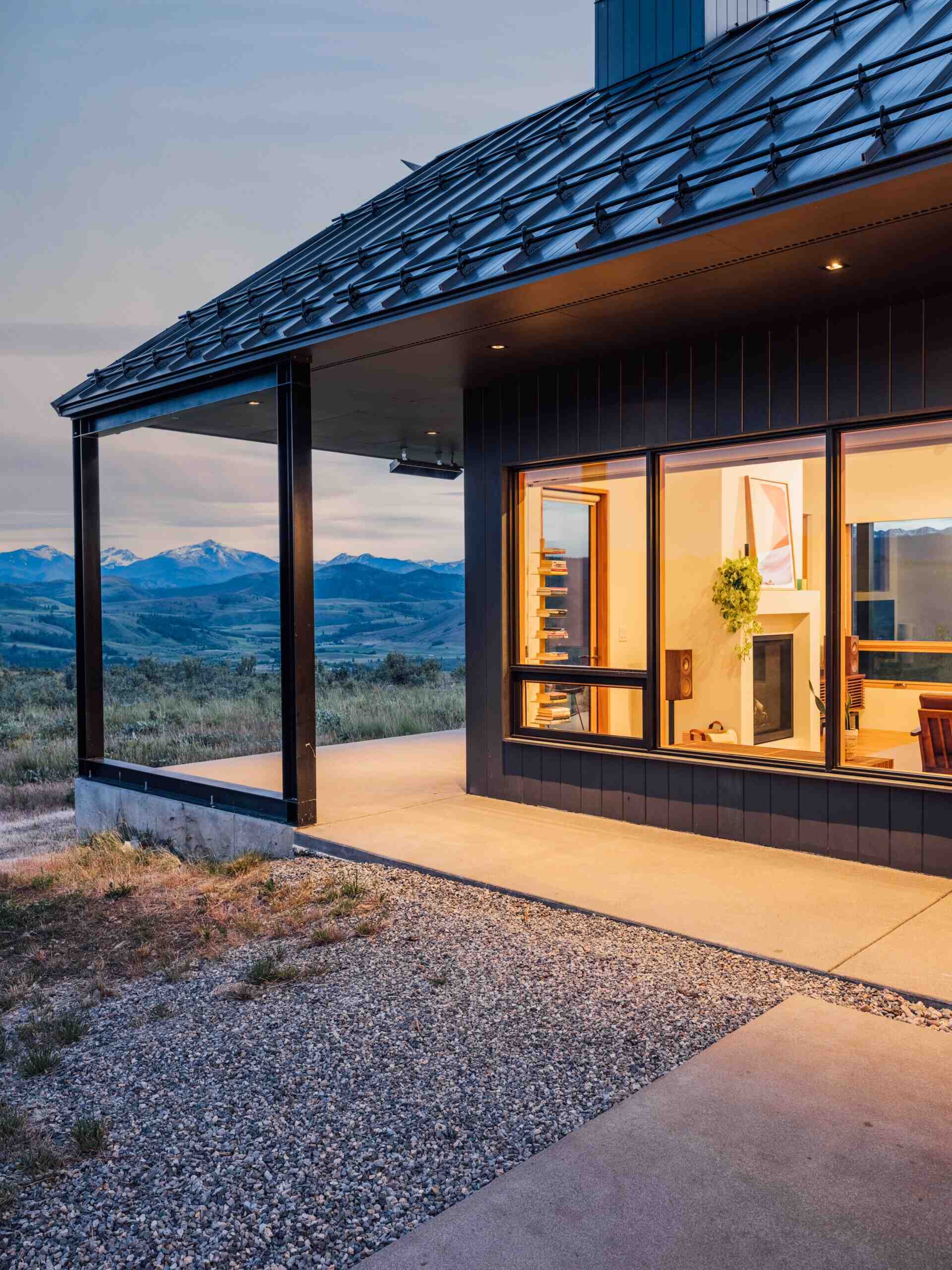 The porch becomes an outdoor living room. Protected from the wind yet open to the sky, it’s where conversation, starlight, and mountain air all meet.