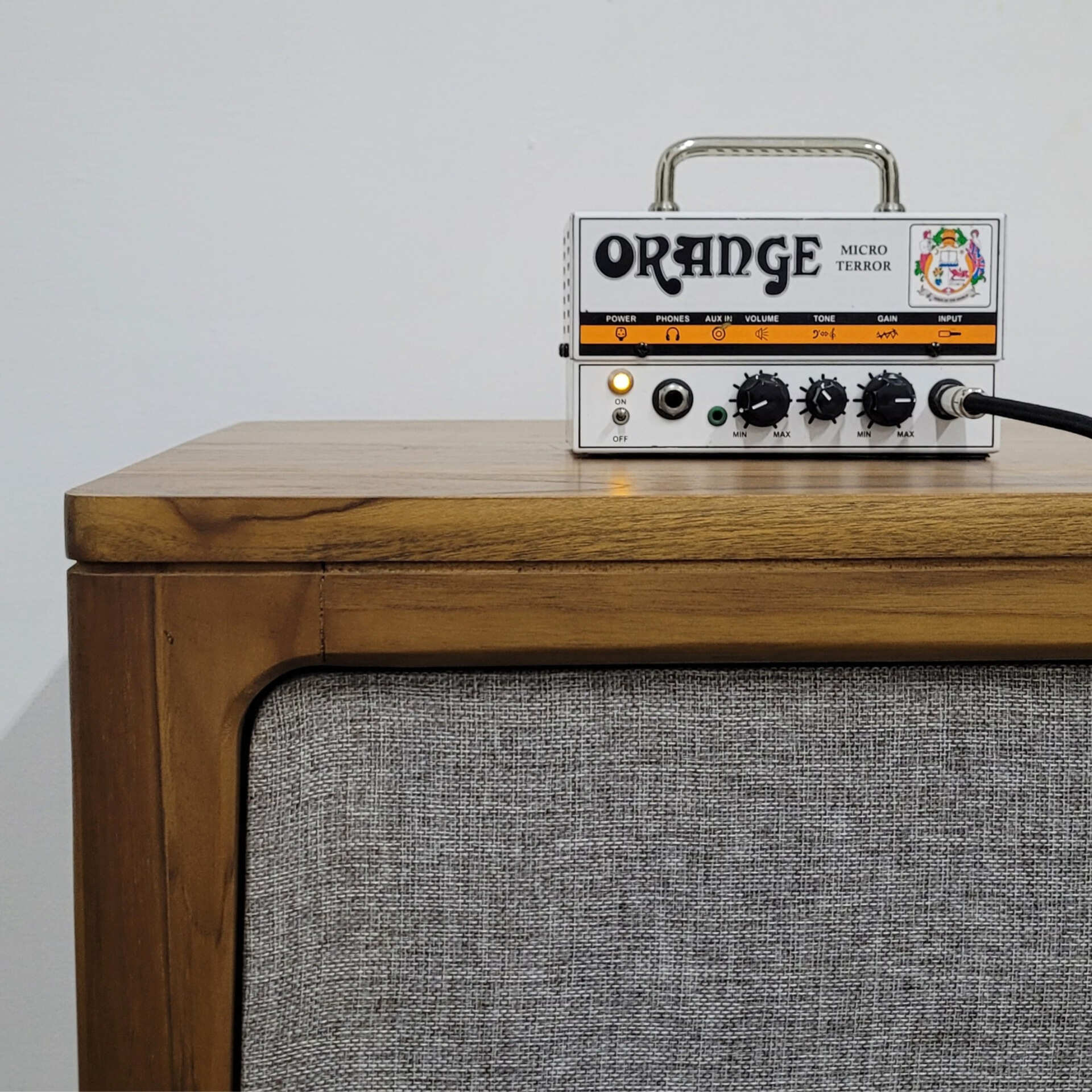 Sonoforma turns guitar amps into sculptural furniture you’ll actually want in your living room. Designed by Mike Nopper, these solid teak pieces merge mid-century warmth with studio-quality sound, proving that high performance and good design can share the same space.