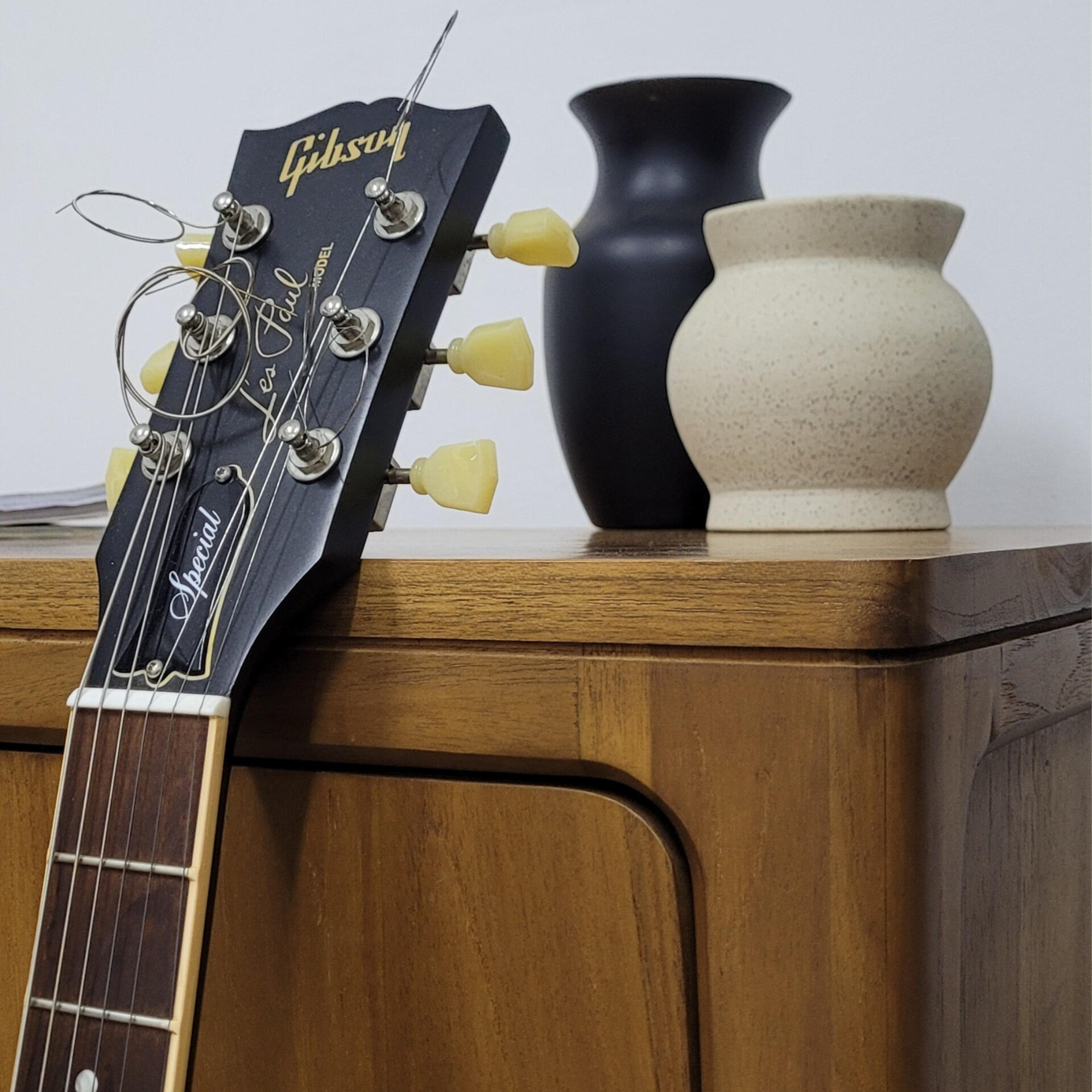 Sonoforma turns guitar amps into sculptural furniture you’ll actually want in your living room. Designed by Mike Nopper, these solid teak pieces merge mid-century warmth with studio-quality sound, proving that high performance and good design can share the same space.