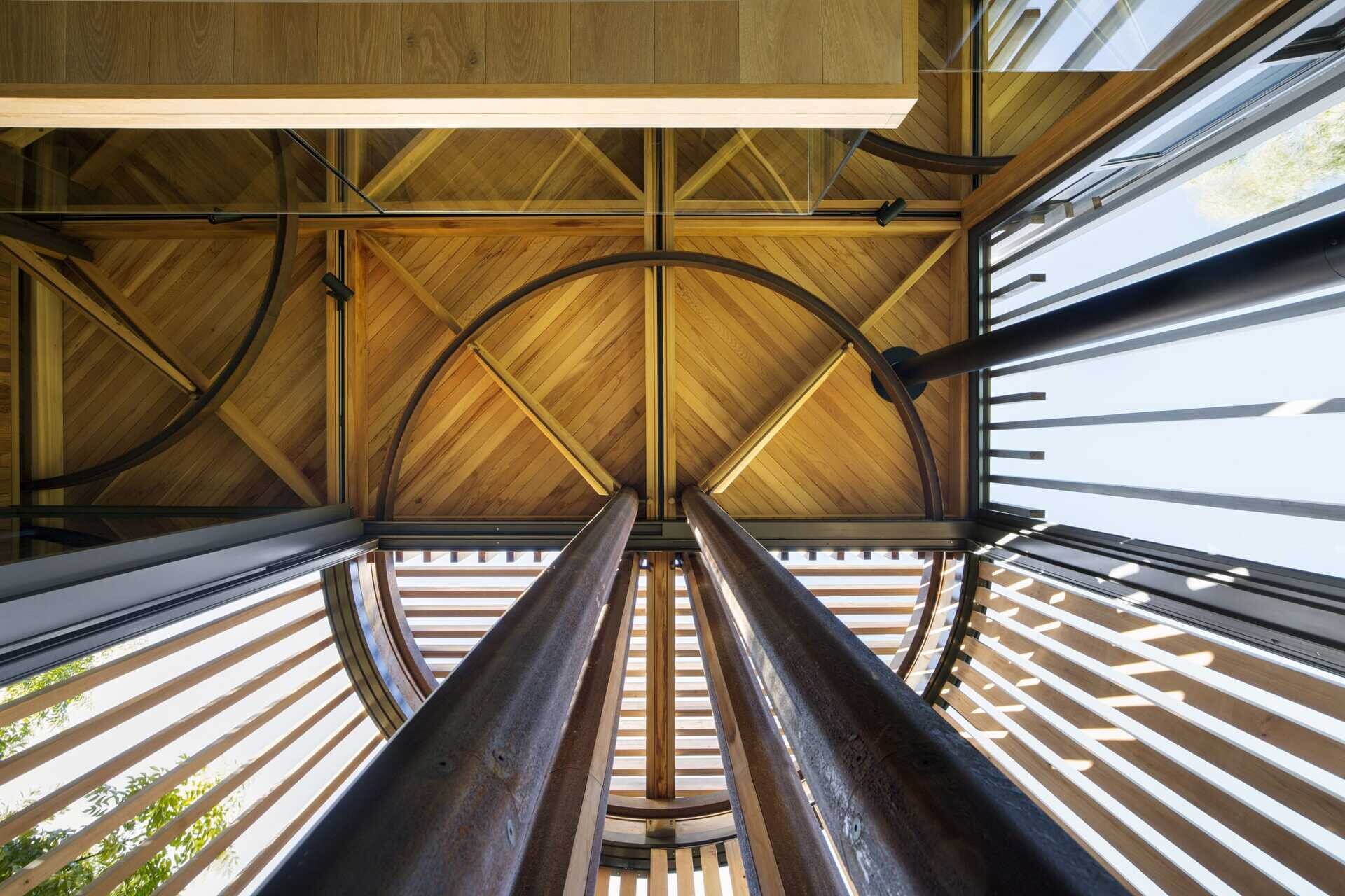 A pin-wheel layout of squares and circles creates harmony between architecture and nature.