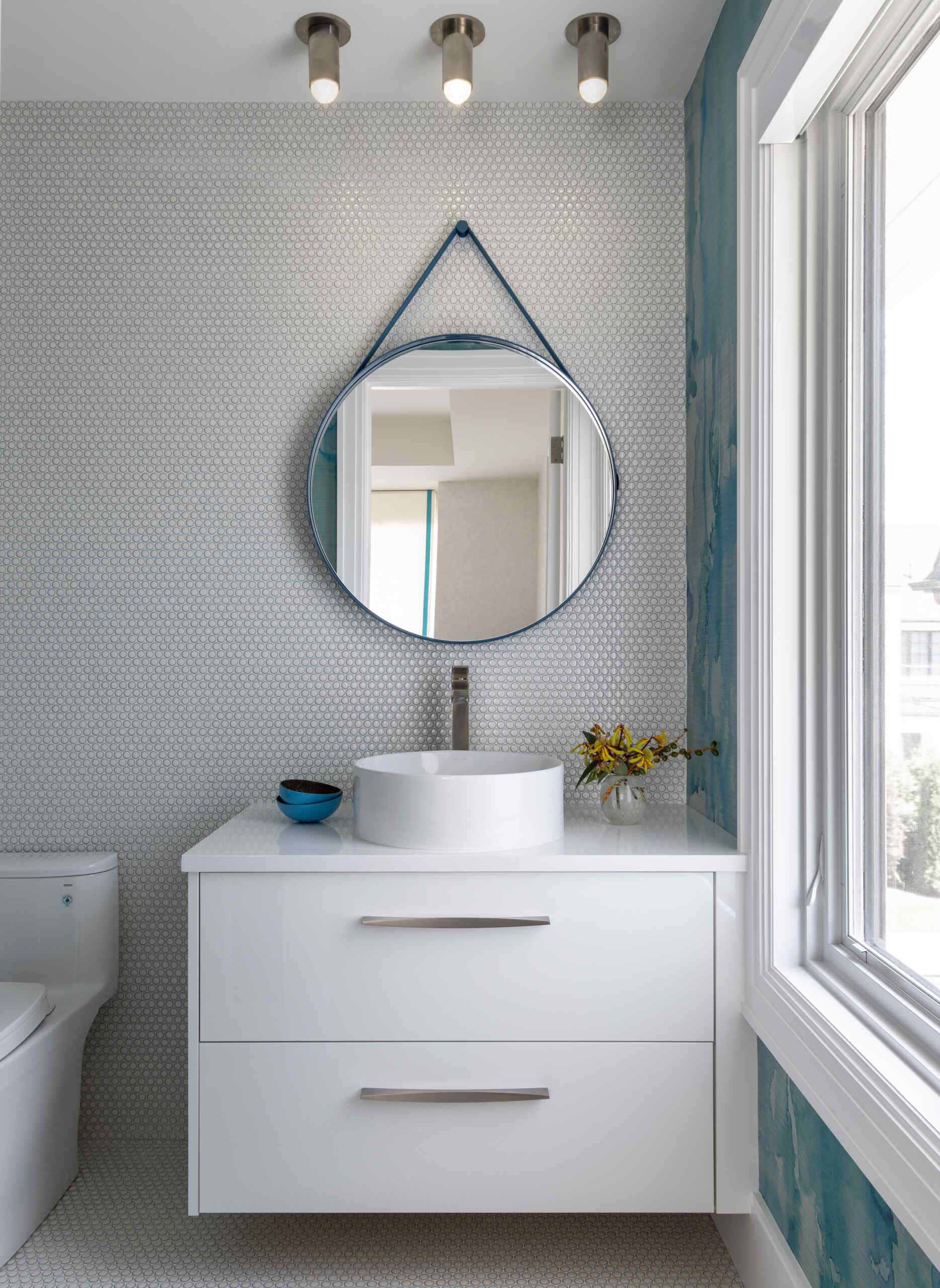 Guest and family baths repeat the language. Sleek fixtures, softly veined surfaces, great light. Everything in its place, nothing fighting for attention. The result is spa-level calm on every floor.