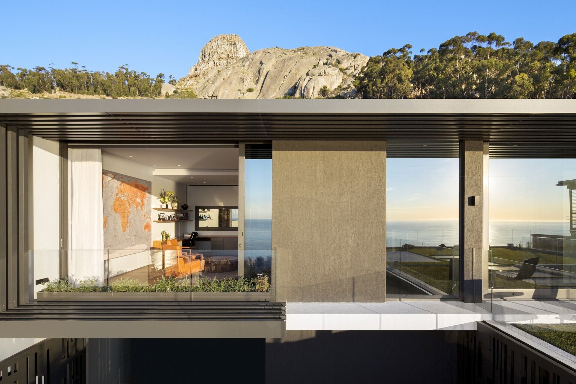 A two-person office, which doubles as a private retreat and offers access to a rooftop garden.
