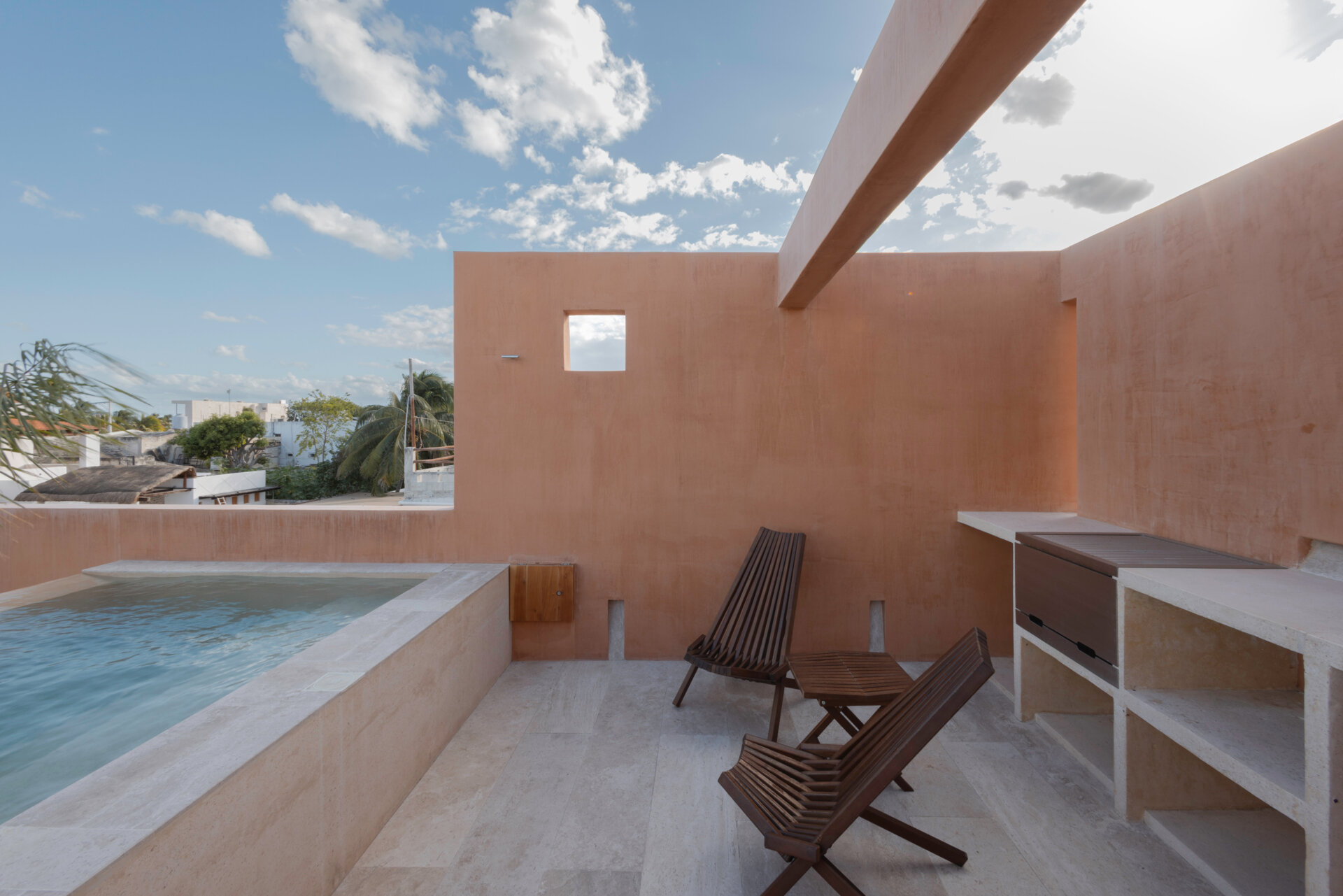 At the top, the home opens to a rooftop terrace designed for relaxation and gatherings. A small pool and barbecue area make this compact structure feel complete, offering panoramic views of the beach, pier, and lighthouse, an urban-meets-coastal outlook that defines the spirit of Progreso.